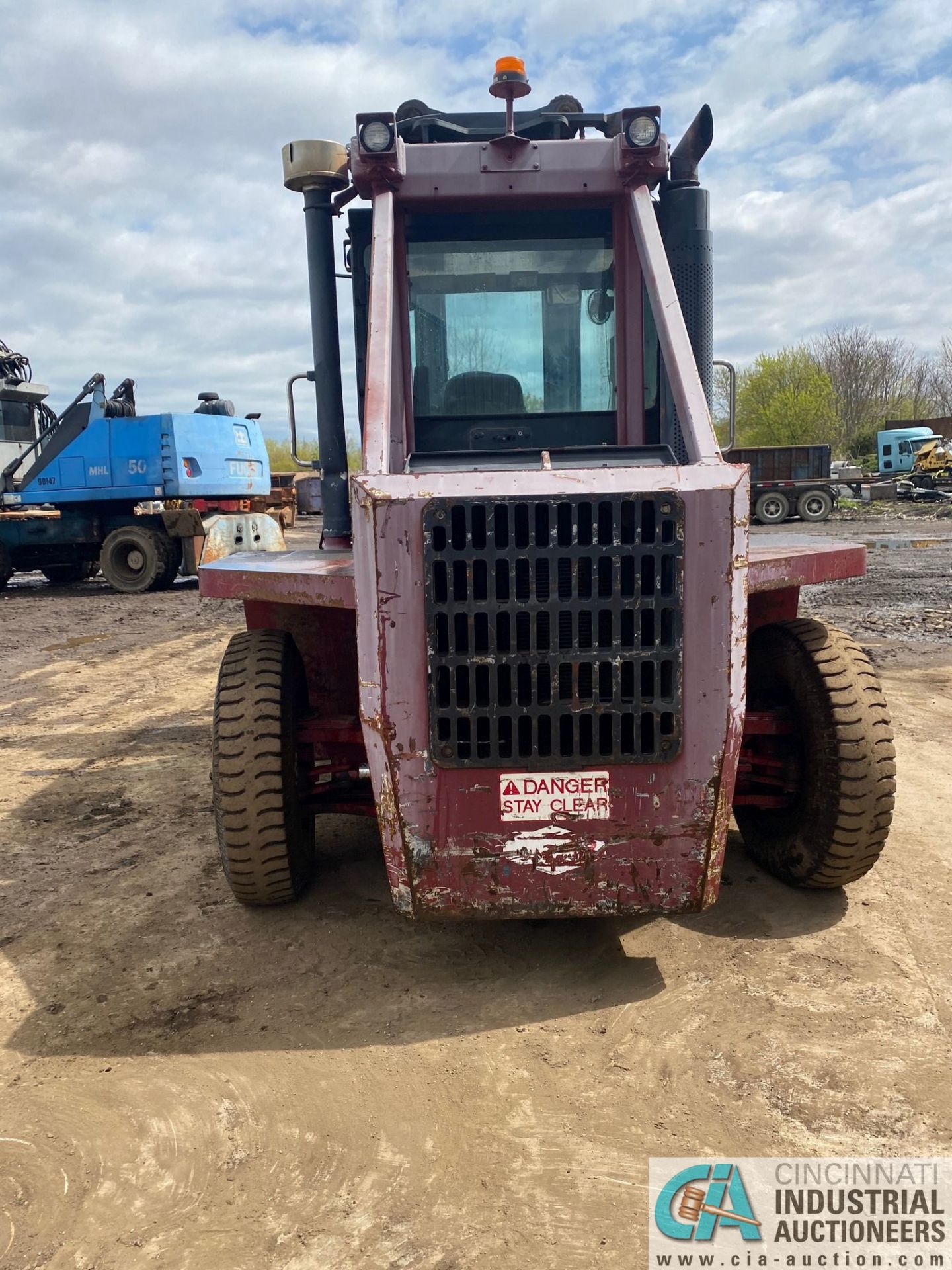 22,000 LB. CAPACITY TAYLOR T-220S "BIG RED" DIESEL, DUAL TIRE PNEUMATIC LIFT TRUCK, 93" FORKS, 17, - Image 8 of 12