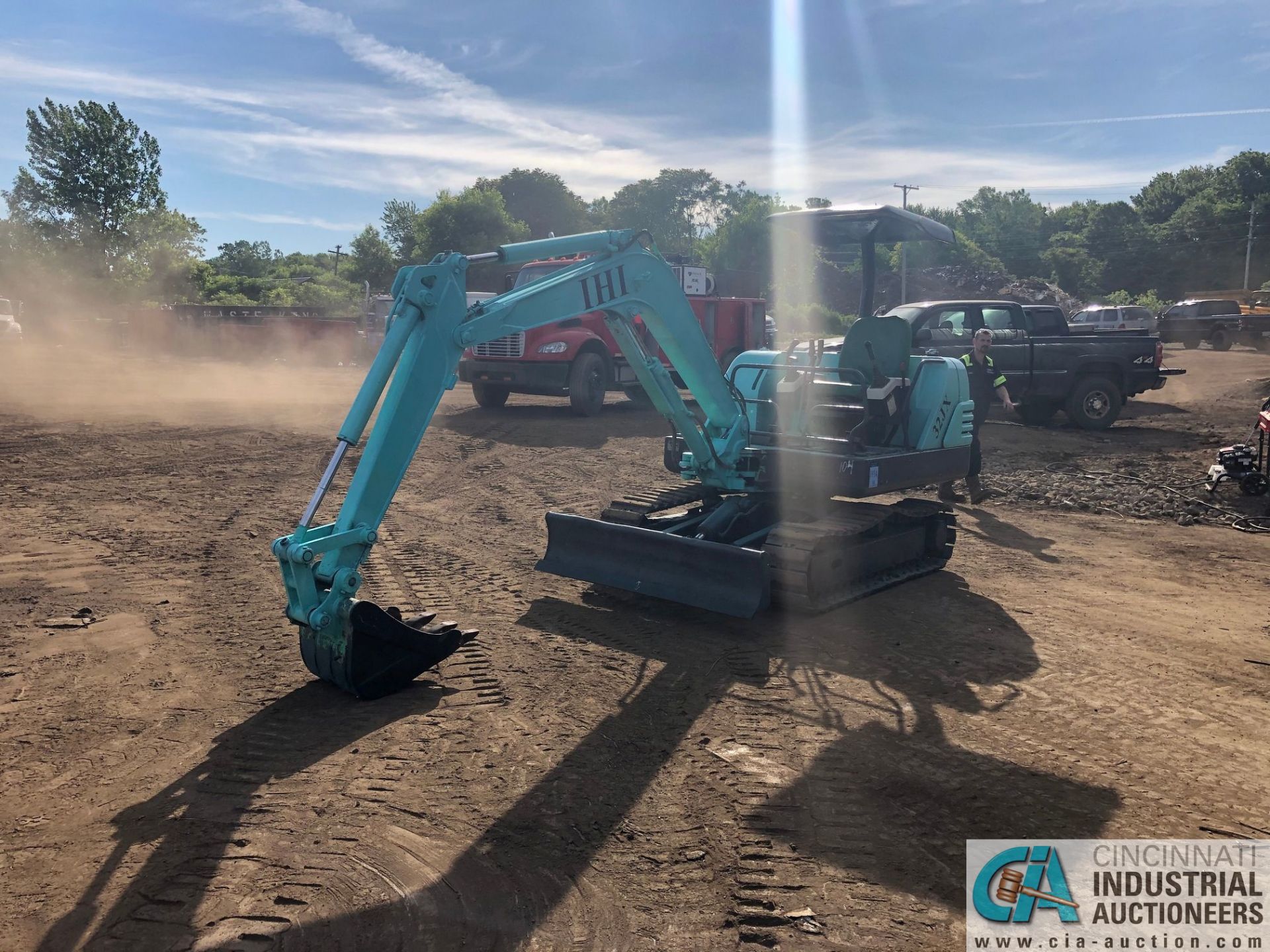 IHI MODEL 32J RUBBER TRACK MINI EXCAVATOR; S/N AE000591, 18" TOOTH BUCKET, 60" GRADER BLADE, - Image 5 of 5