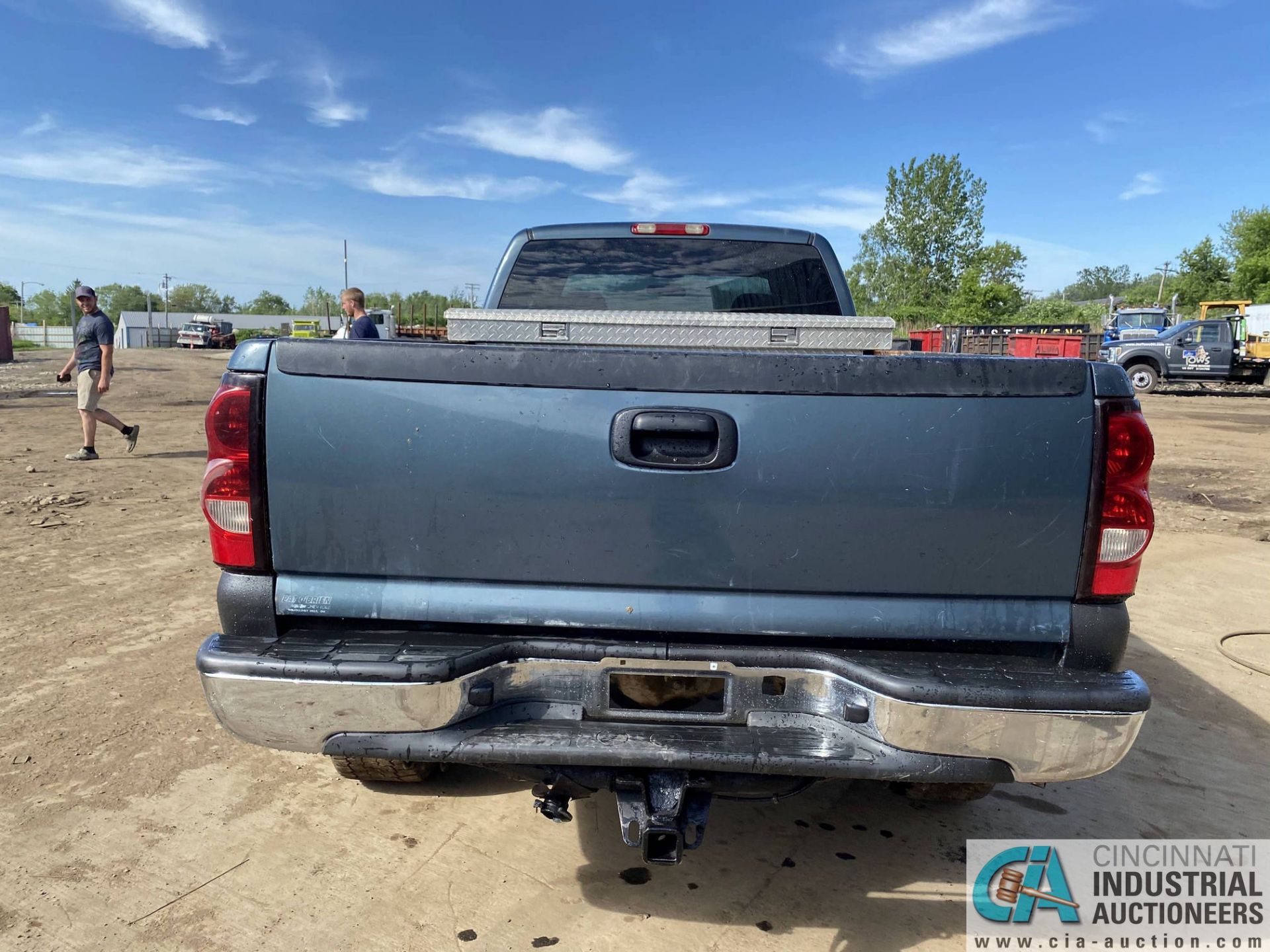 2006 BLUE CHEVY 2500HD DURAMAX DIESEL 4X4; VIN # 1GCHK29D76E187117 - Image 6 of 9