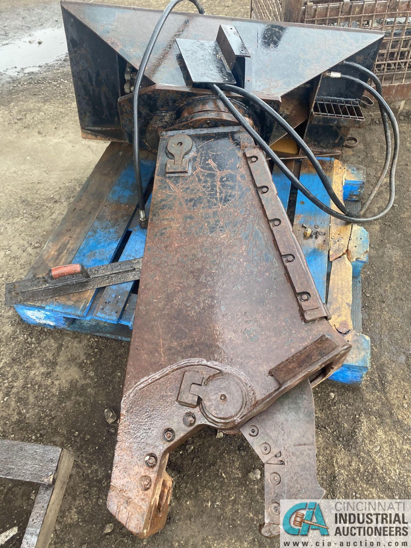 LIKE NEW SKID STEER METAL CUTTING SHEAR ATTACHMENT