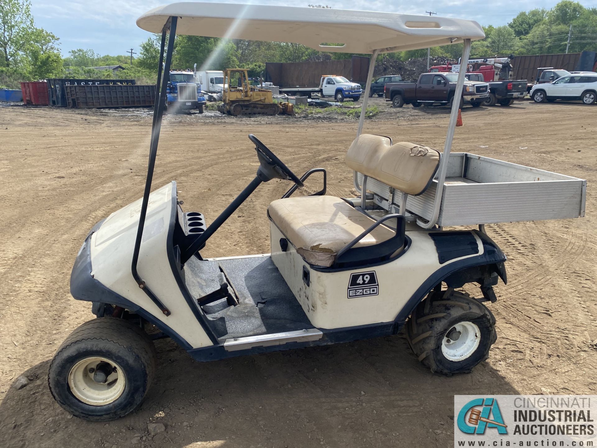 EZ GO ELECTRIC POWERED GOLF CART WITH 40" BED