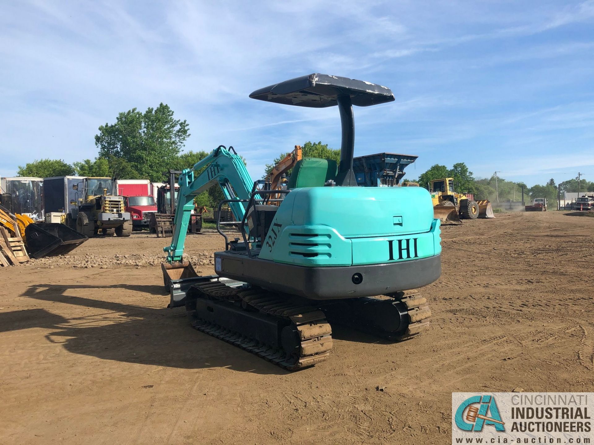 IHI MODEL 32J RUBBER TRACK MINI EXCAVATOR; S/N AE000591, 18" TOOTH BUCKET, 60" GRADER BLADE, - Image 3 of 5