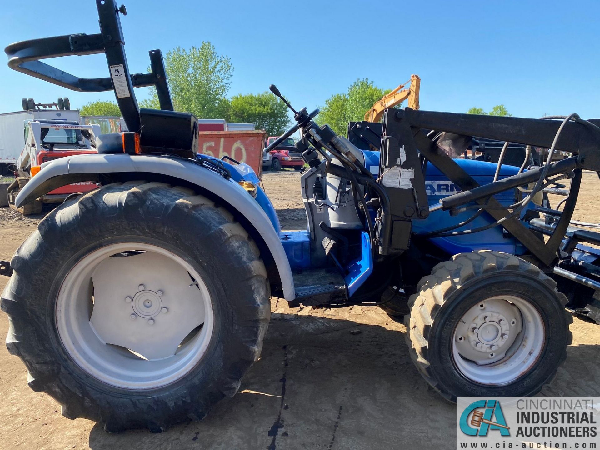 FARMTRAC DT360 4-SPEED DIESEL POWERED TRACTOR WITH FRONT LOADER, 2,500+ HOURS, 4WD, SSL, QUICK - Image 5 of 9