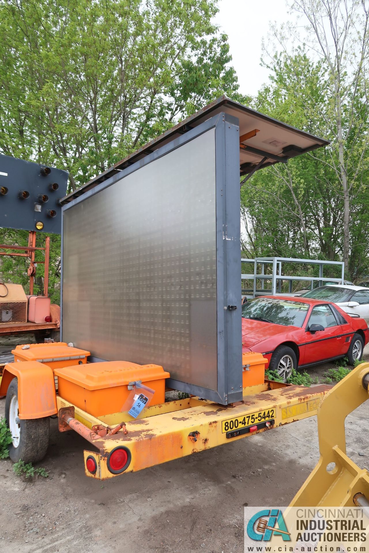 SOLAR TECHNOLOGY TRAILER MOUNTED SOLAR / BATTERY POWERED SILENT MESSENGER SIGN - Image 2 of 9