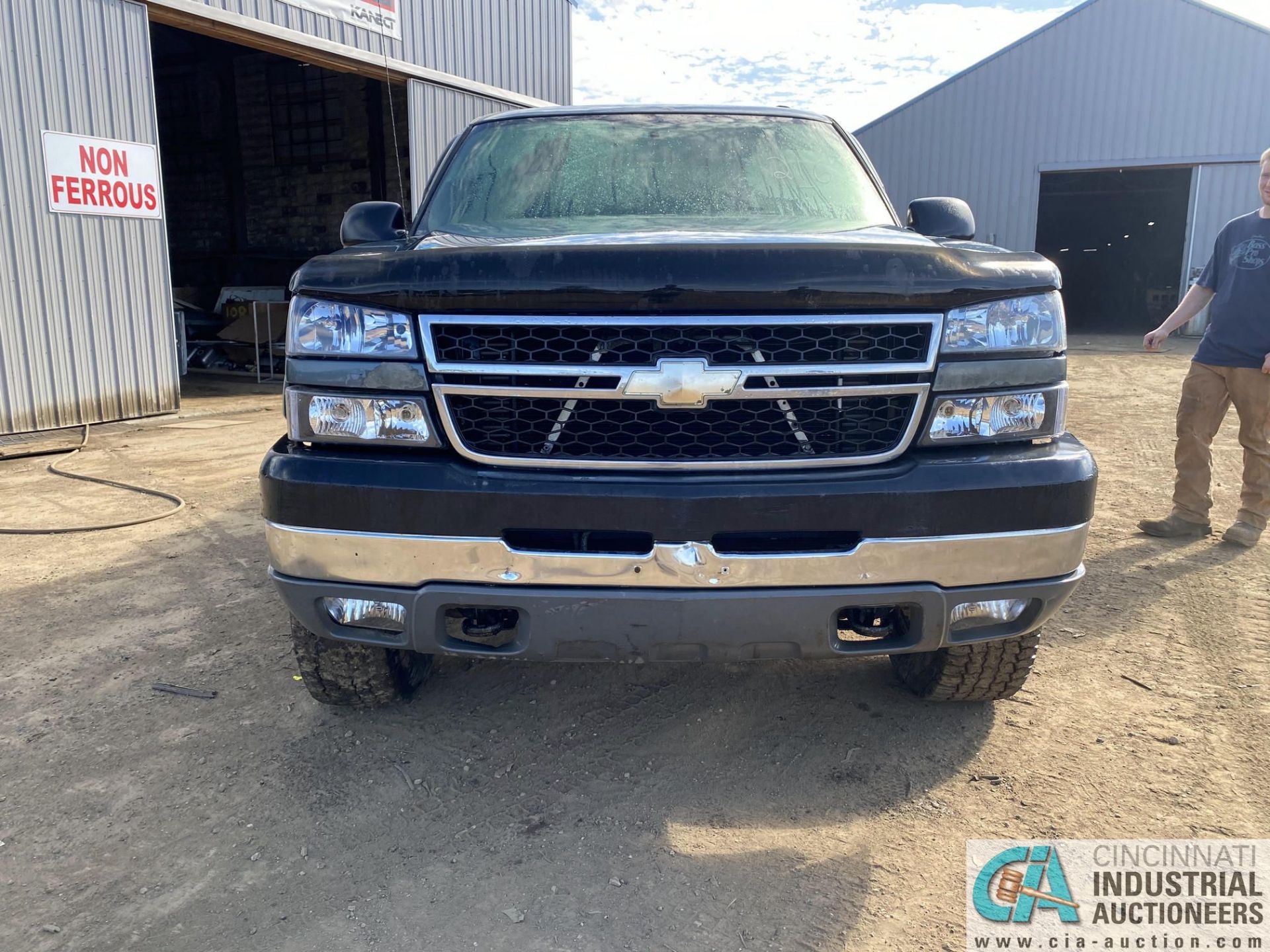 2006 BLUE CHEVY 2500HD DURAMAX DIESEL 4X4; VIN # 1GCHK29D76E187117 - Image 7 of 9