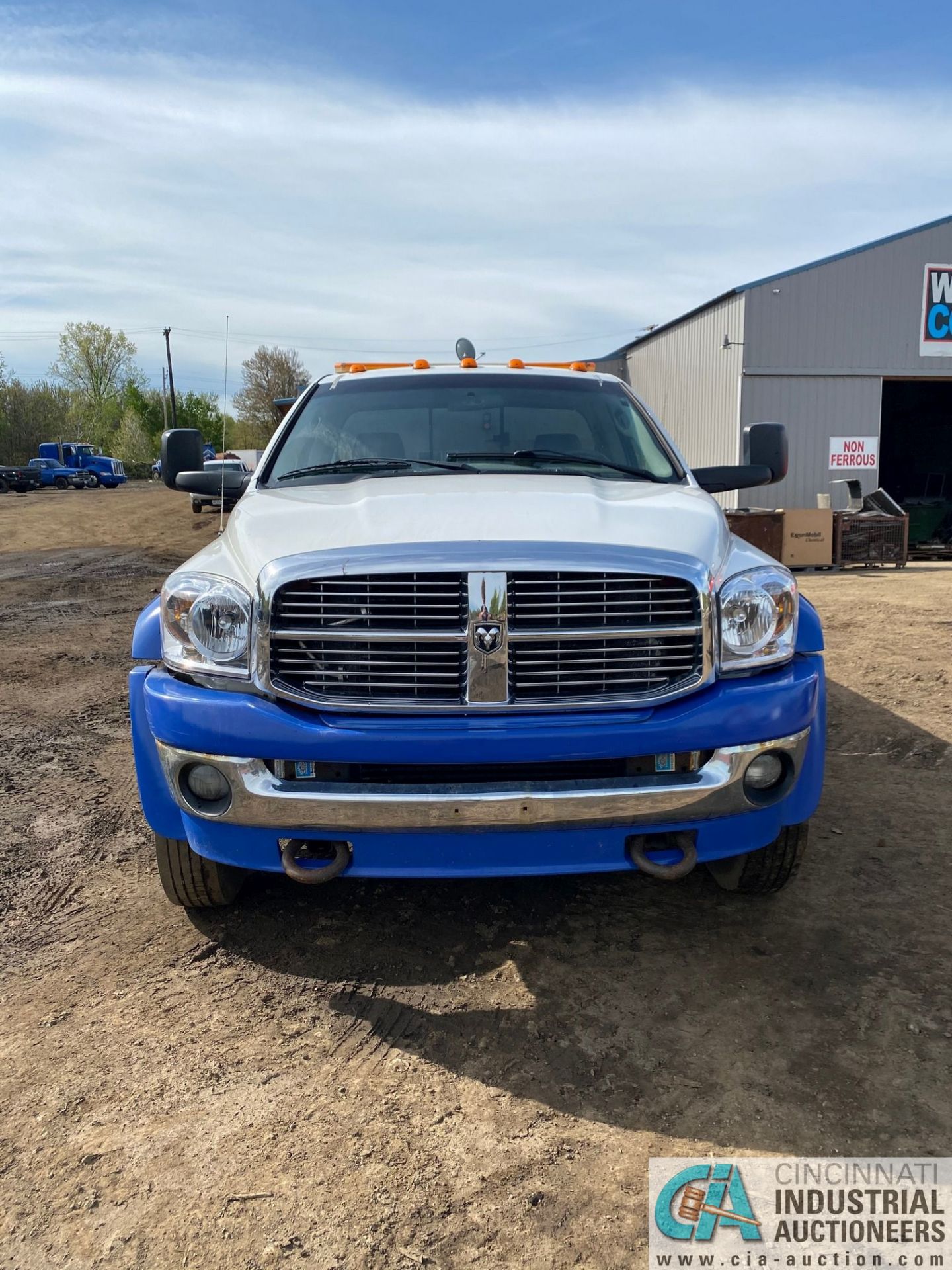 2008 DODGE DUALLY 4X4 ROLLBACK, 19' ALUMINUM DECK, 6.7 LITER CUMMINS TURBO DIESEL ENGINE, RAMESY - Image 2 of 11