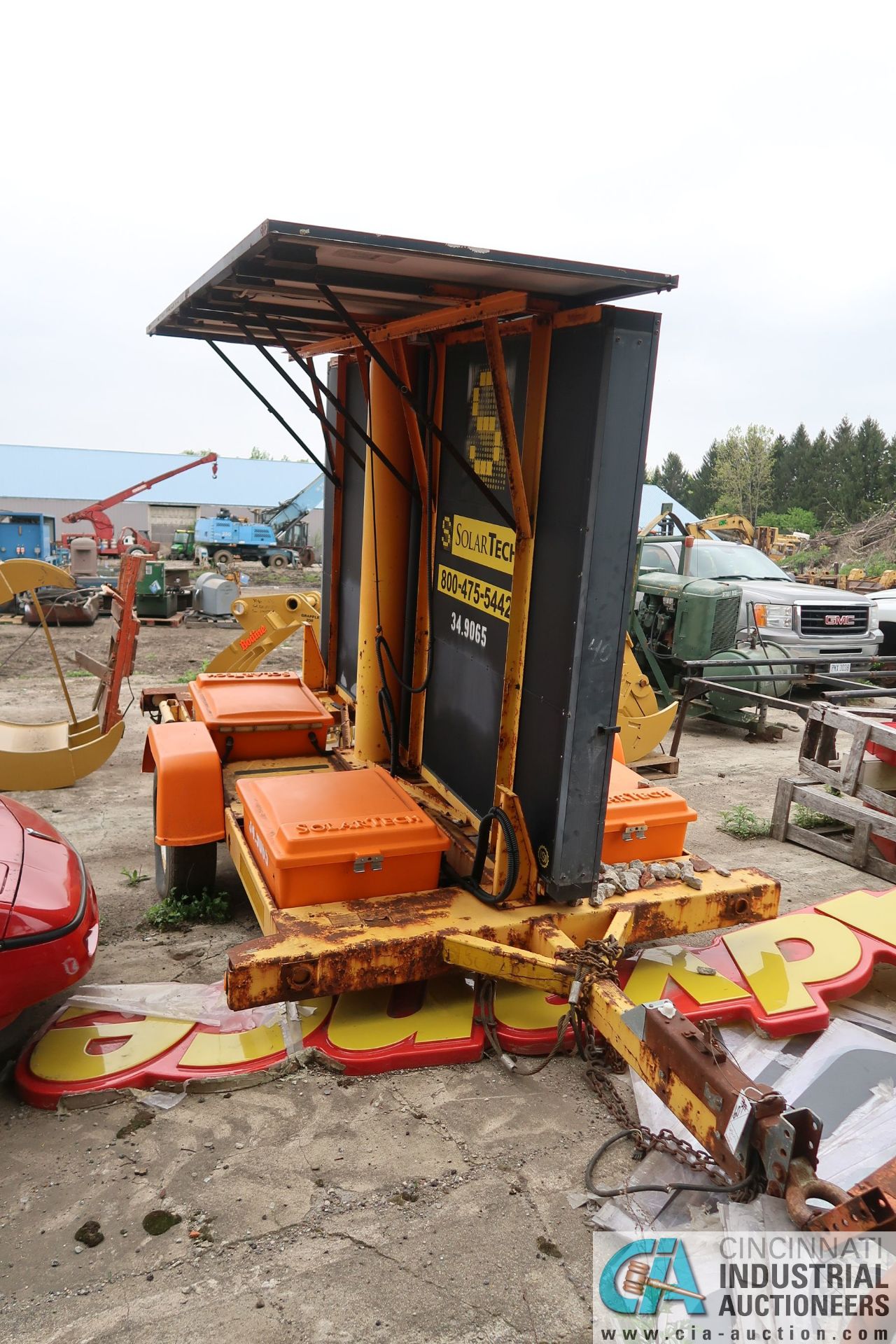 SOLAR TECHNOLOGY TRAILER MOUNTED SOLAR / BATTERY POWERED SILENT MESSENGER SIGN - Image 4 of 9