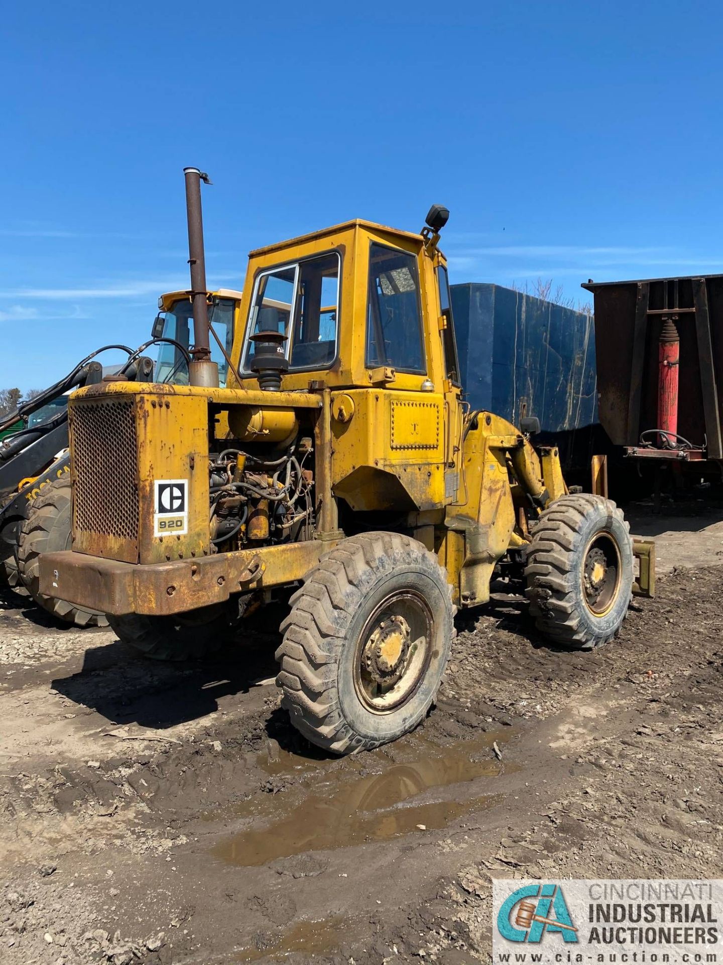 CATERPILLAR 920 ARTICULATED RUBBER TIRE TOOL CARRIER WITH 42" FORK ATTACHMENT; S/N 62K2638, W/ - Image 2 of 7