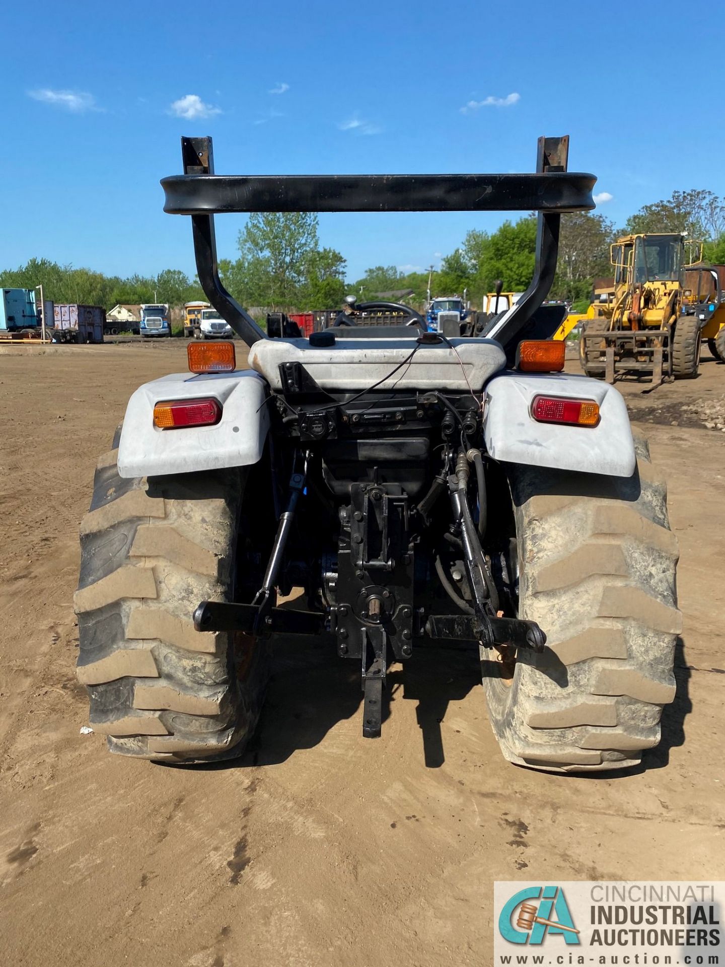 FARMTRAC DT360 4-SPEED DIESEL POWERED TRACTOR WITH FRONT LOADER, 2,500+ HOURS, 4WD, SSL, QUICK - Image 7 of 9