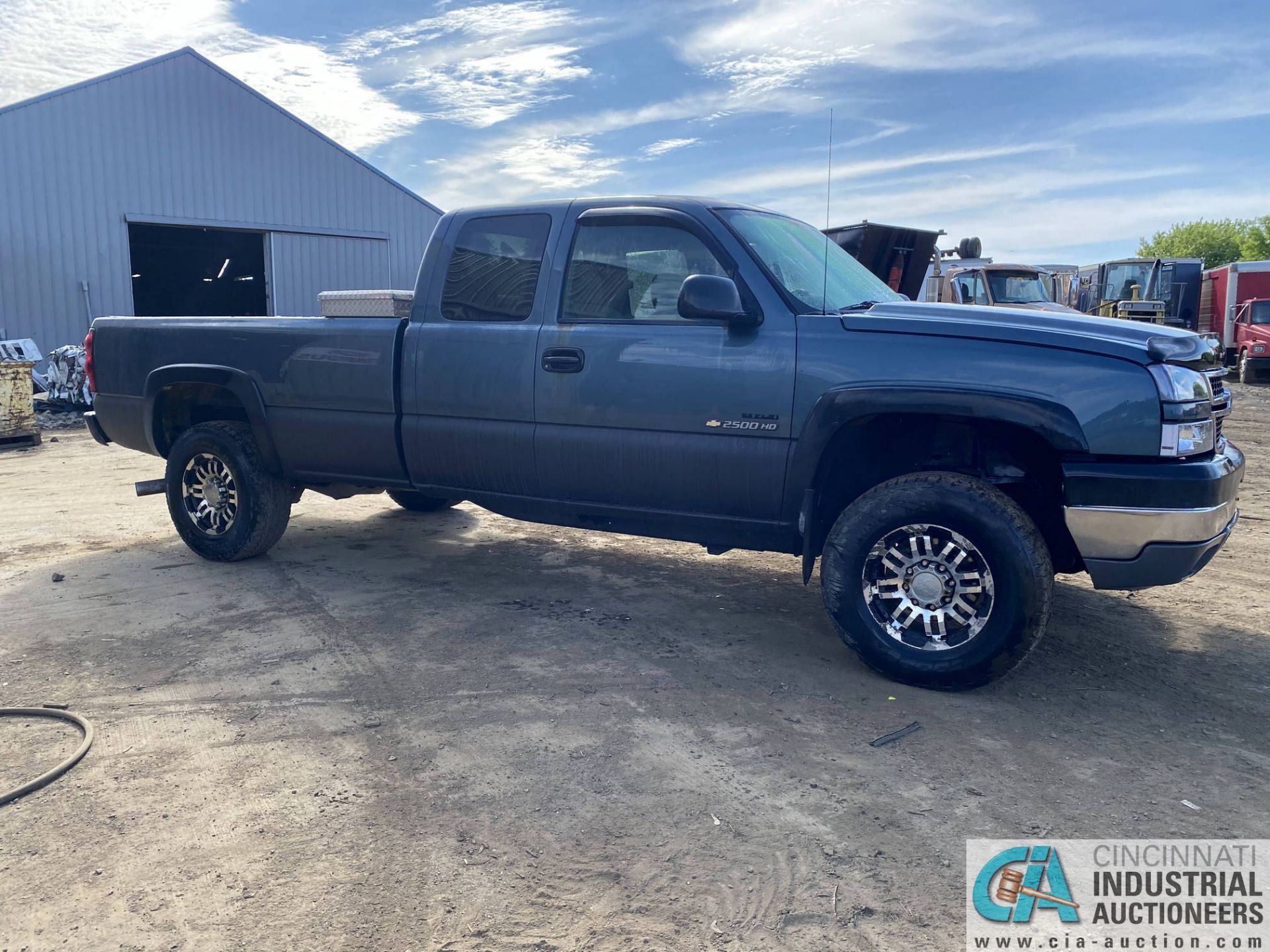 2006 BLUE CHEVY 2500HD DURAMAX DIESEL 4X4; VIN # 1GCHK29D76E187117 - Image 3 of 9