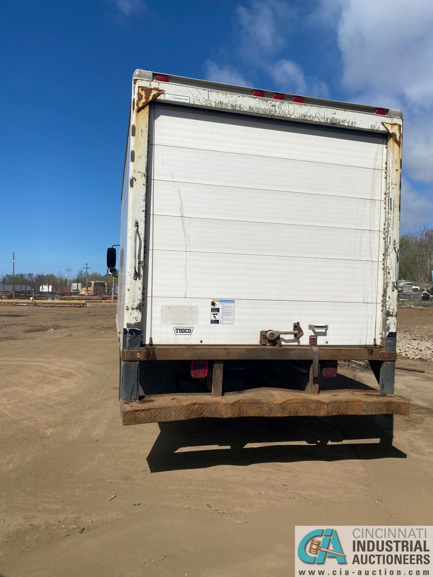 2005 HINO BOX TRUCK, 16' ROLLUP DOOR BOX, 175 HP HINO MODEL J05D-TA DIESEL ENGINE, 195,294 MILES, - Image 3 of 6