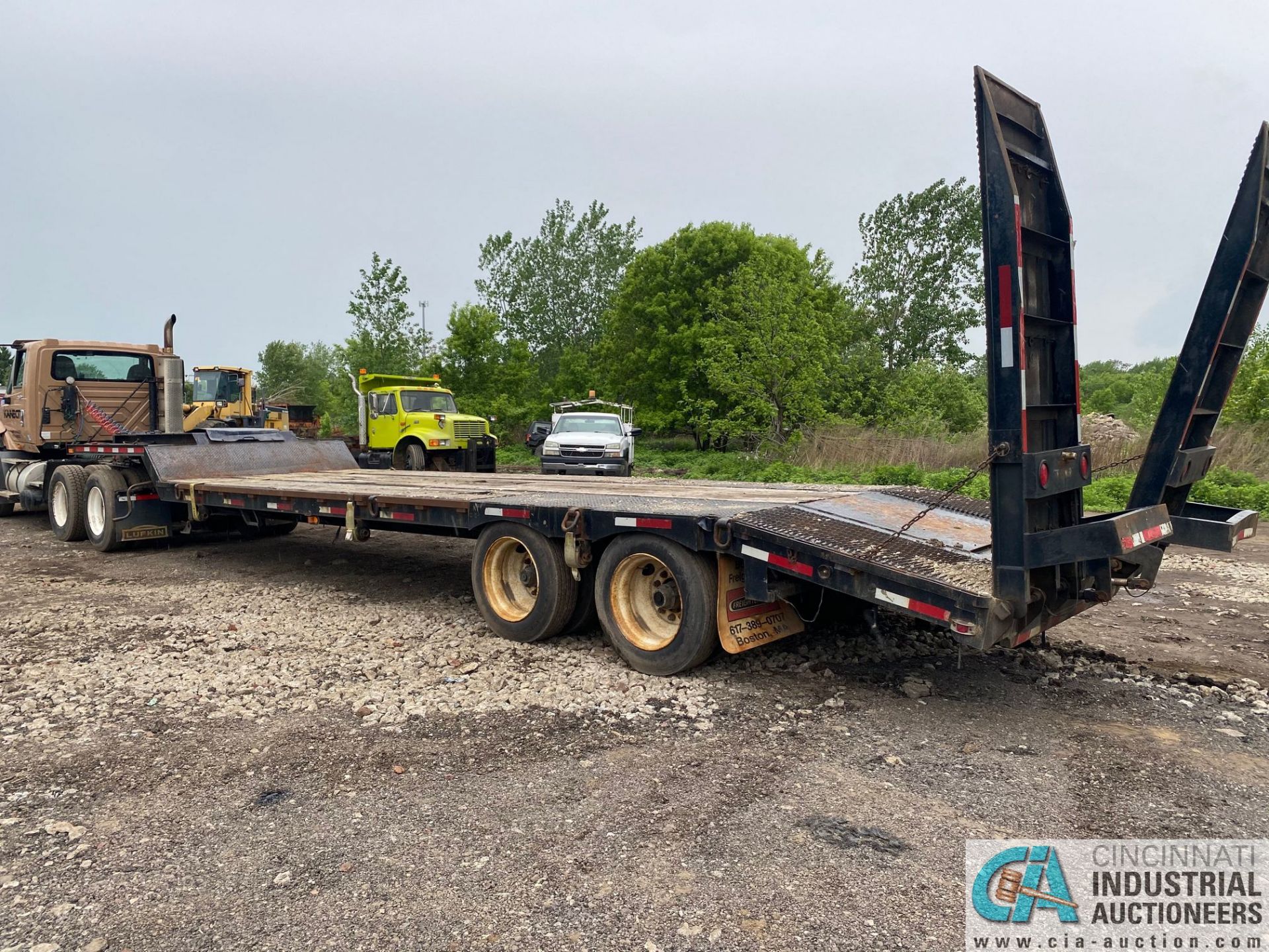 2003 CHEROKEE TWIN AXLE DROP DECK TRAILER WITH HYDRAULIC RAMPS, 25' WOOD DECK, 5' DOVETAIL, 8' TOP