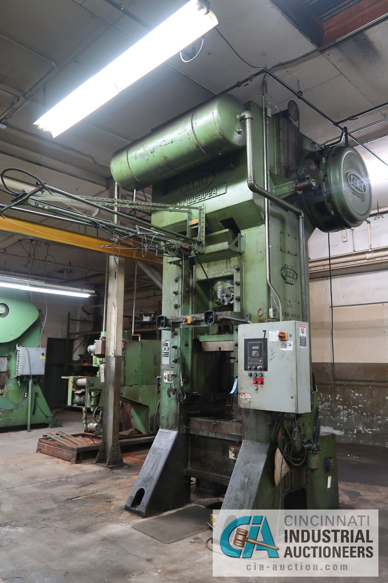 100 TON DANLY MODEL SA1-100-30-24 SSSC PRESS; S/N 52546011, 16" STROKE, 3" ADJ., 20" SHUT HEIGHT, 50