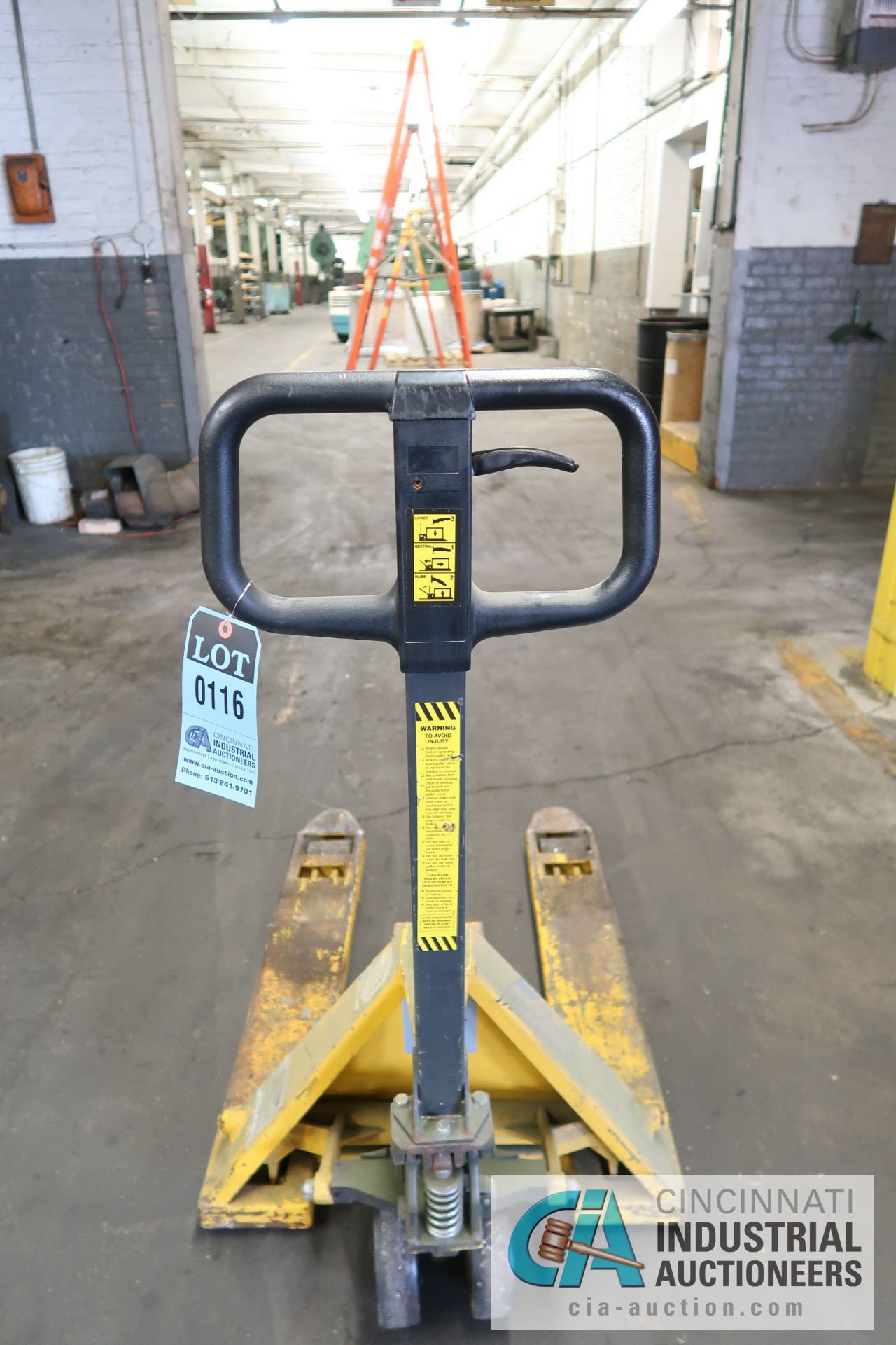 5,500 LB. PALLET TRUCK - Image 3 of 5