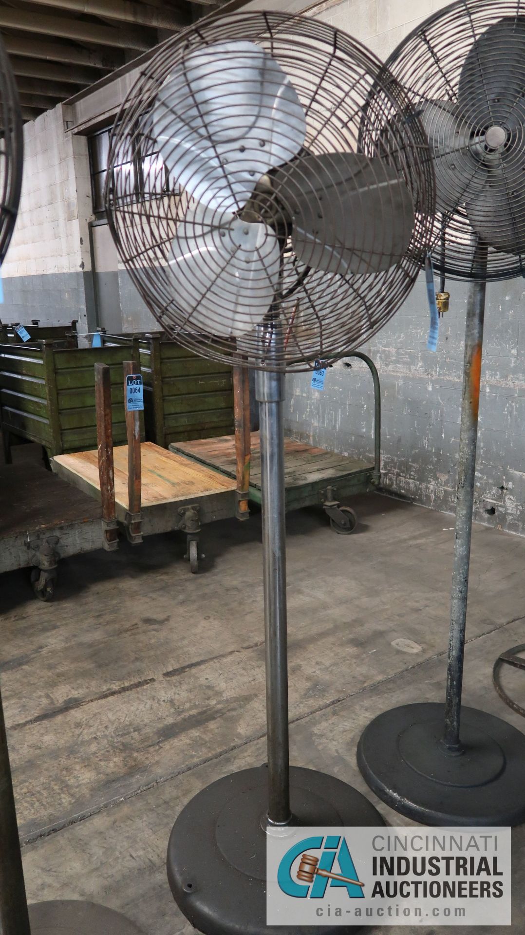 20" PEDESTAL AIR CIRCULATOR