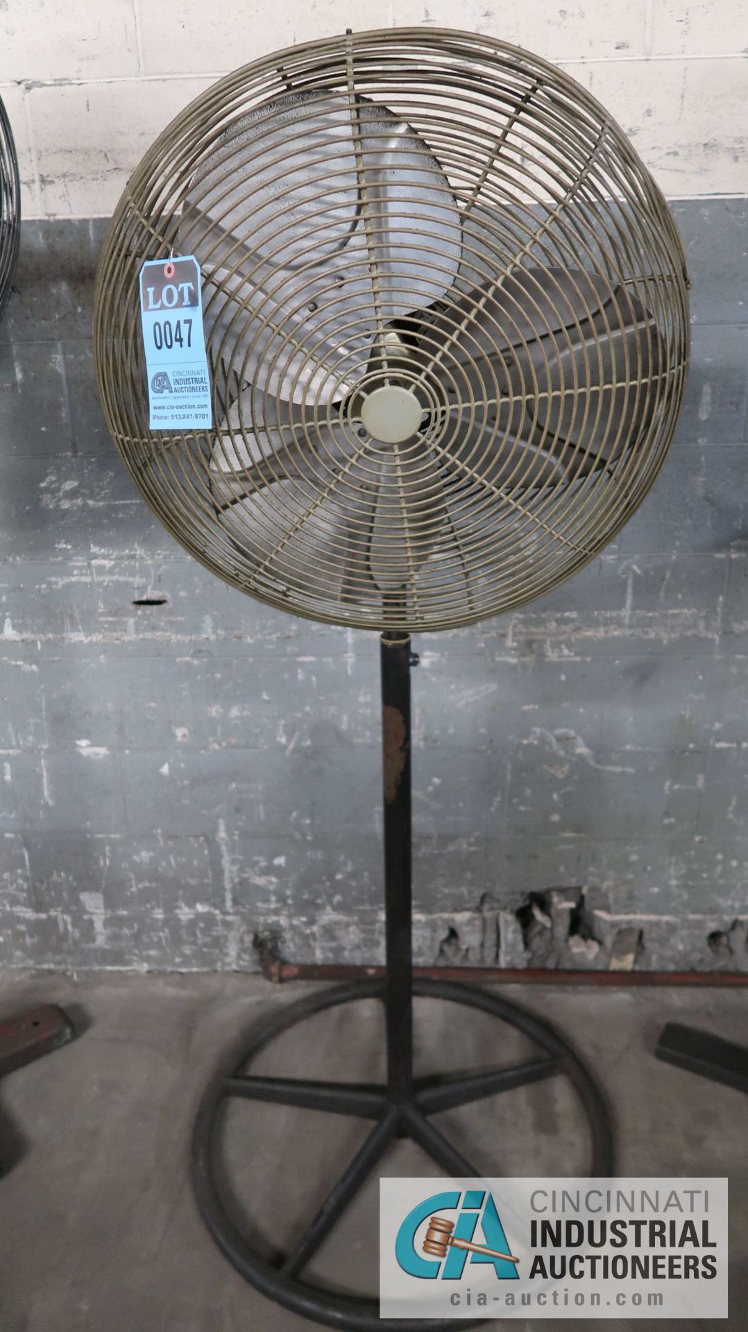 24" PEDESTAL AIR CIRCULATOR