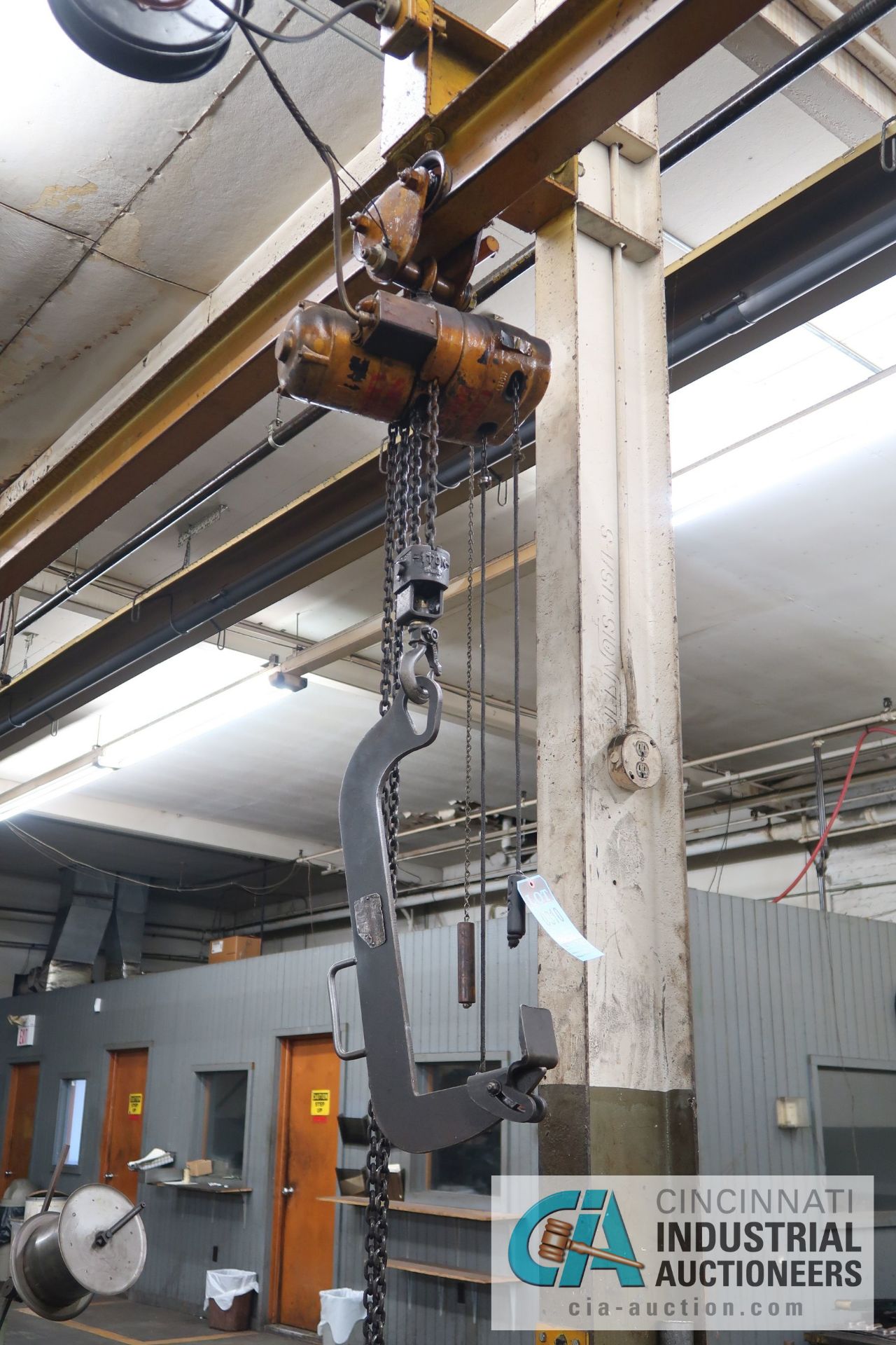 1 TON COMET TROLLEY TYPE ELECTRIC CHAIN HOIST