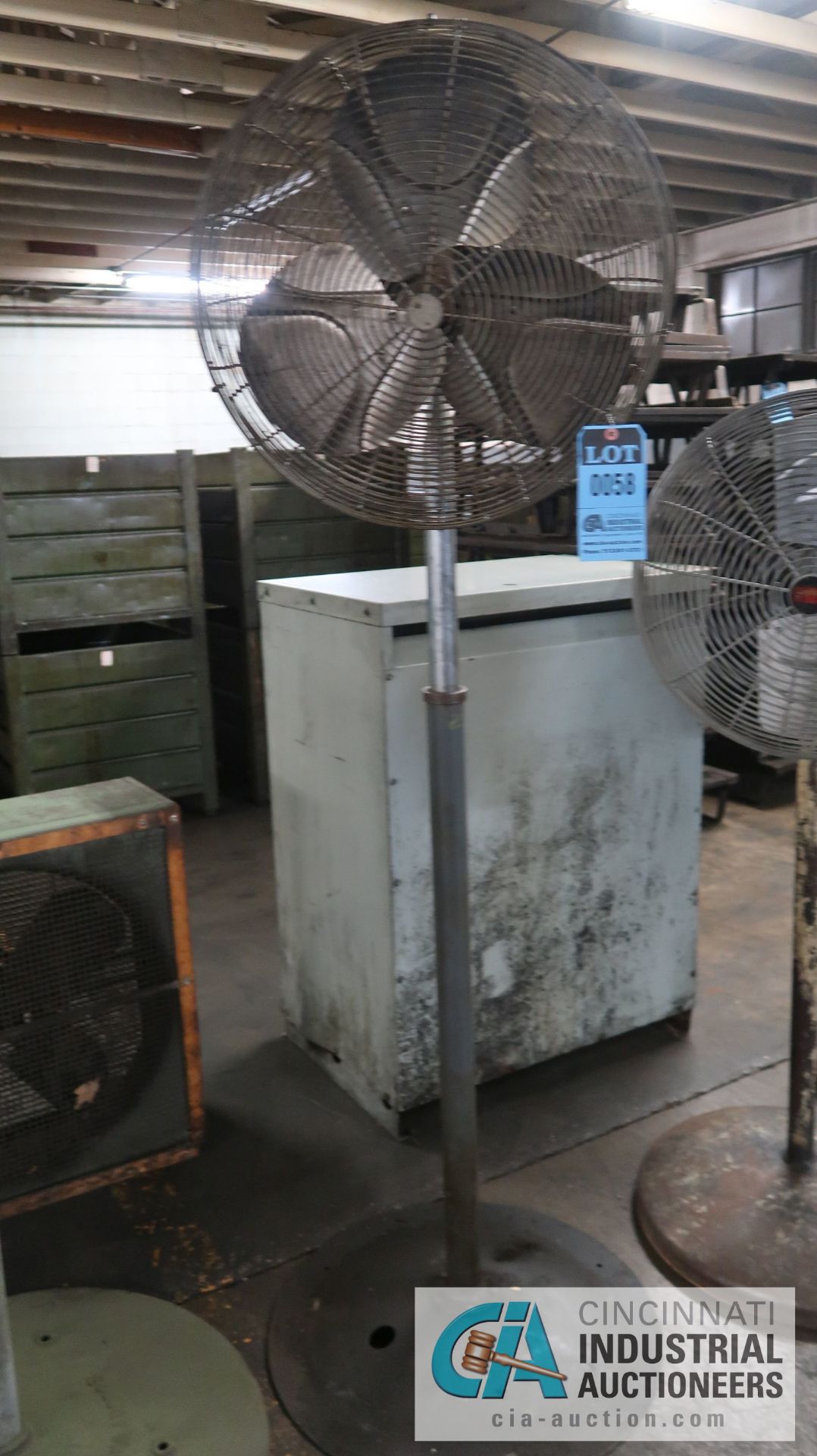 20" PEDESTAL AIR CIRCULATOR