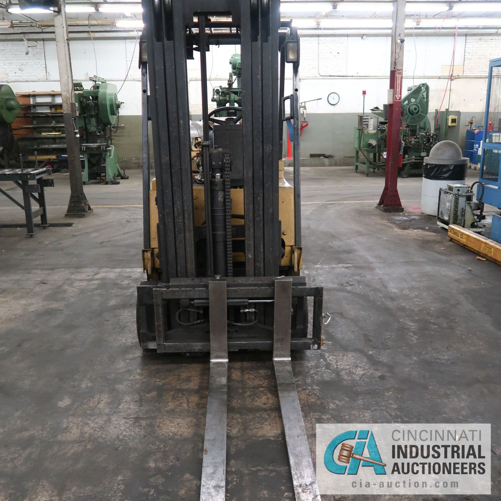 **5,000 LB. DAEWOO MODEL G2552 LP GAS SOLID TIRE LIFT TRUCK; S/N 06-03188, 3-STAGE MAST, 88" MAST - Image 5 of 6