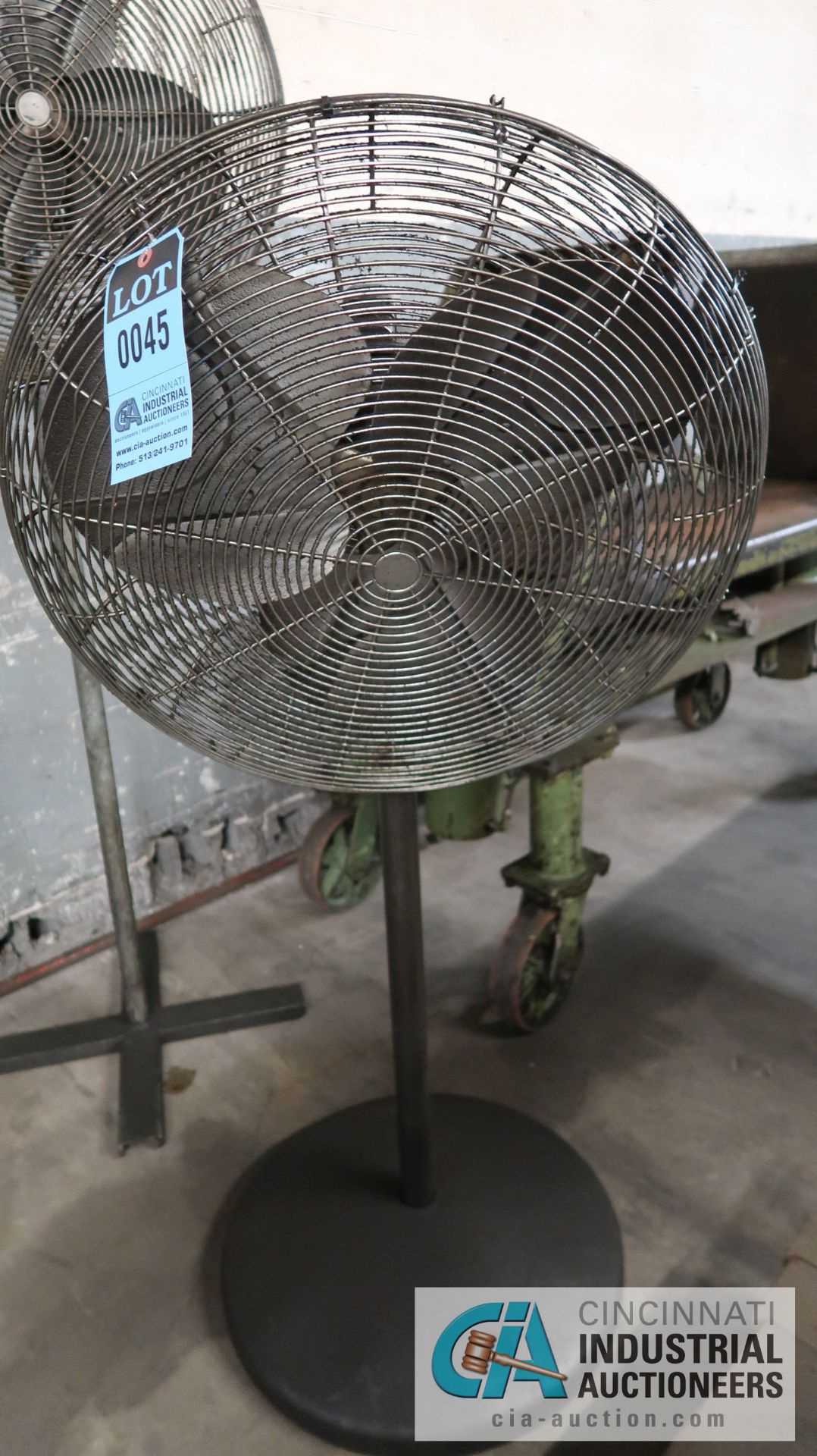 24" PEDESTAL AIR CIRCULATOR