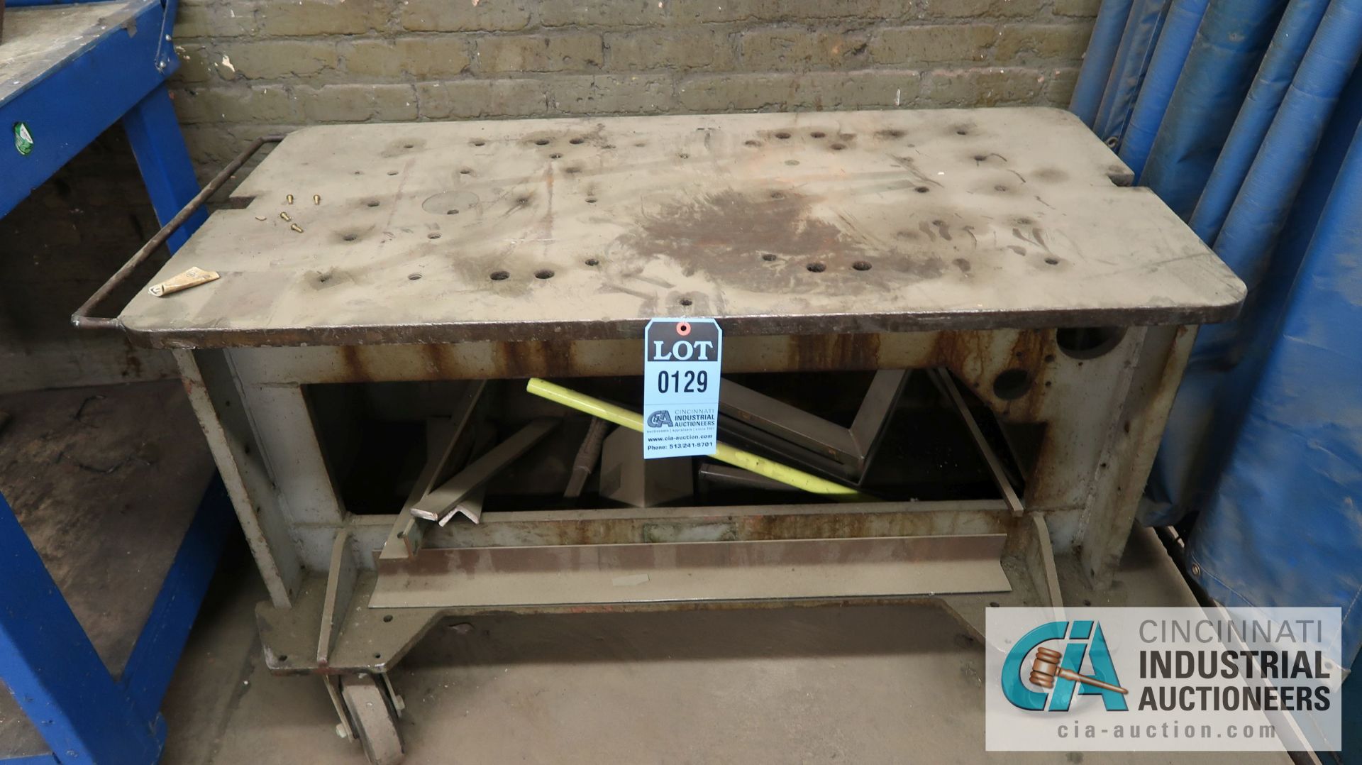 48" X 24" HEAVY DUTY STEEL PORTABLE WELDING TABLE - Image 2 of 4