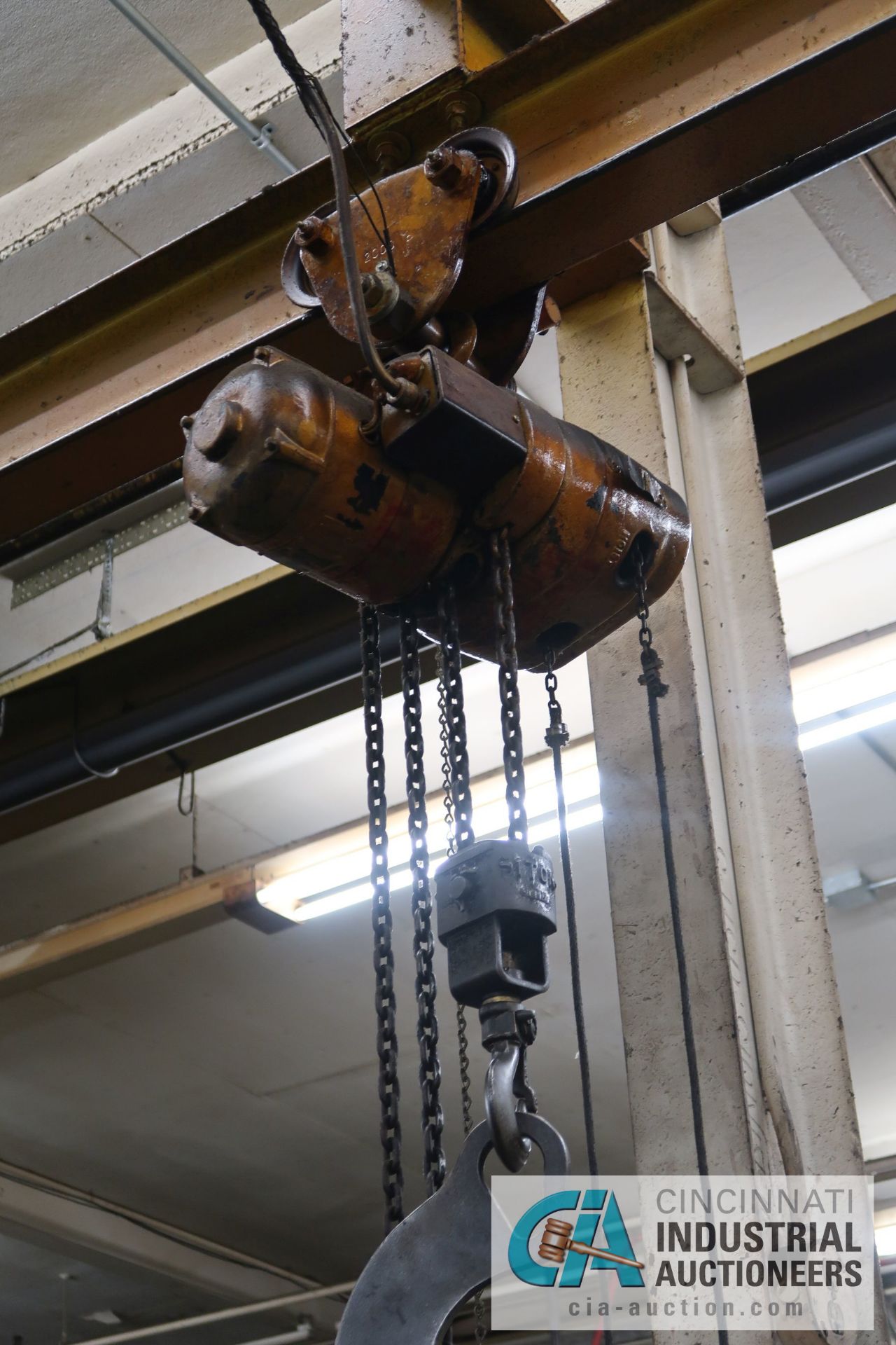 1 TON COMET TROLLEY TYPE ELECTRIC CHAIN HOIST - Image 2 of 3