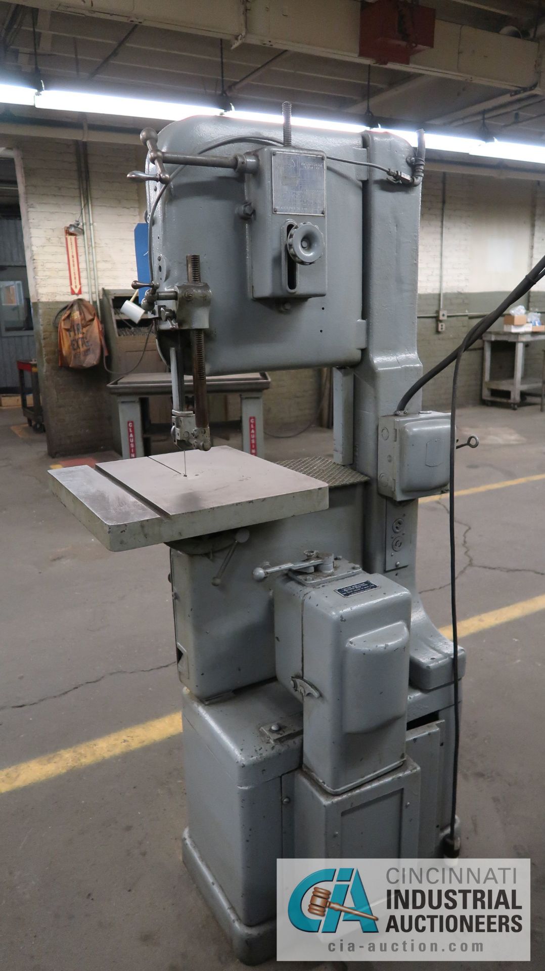 16" WALKER-TURNER VERTICAL BAND SAW - Image 3 of 5