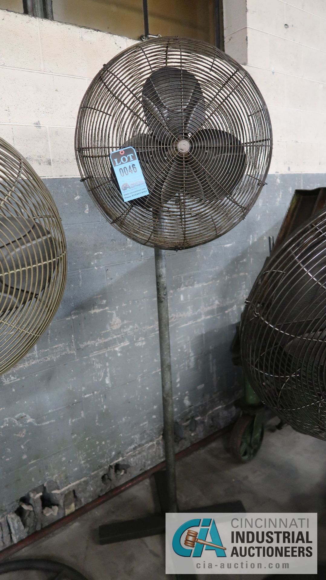 24" PEDESTAL AIR CIRCULATOR