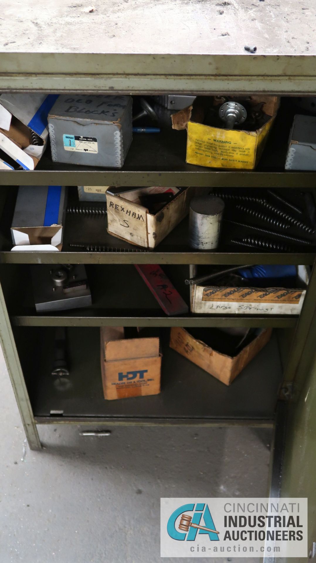 (LOT) BENCH & (8) CABINETS W/ MISC. TOOLING & HARDWARE - Image 2 of 9