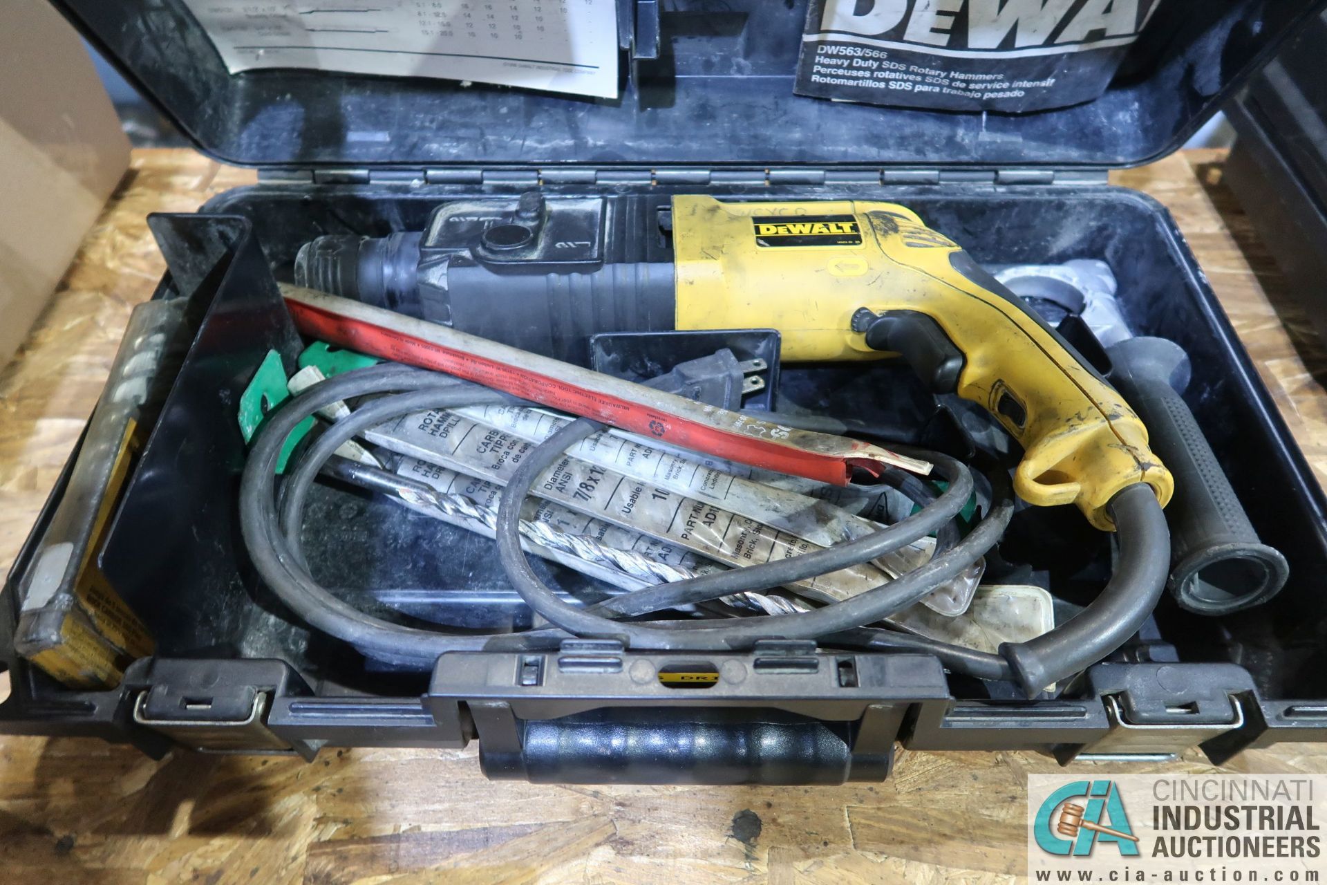 3/4" DEWALT MODEL DW563 ROTARY HAMMER DRILL