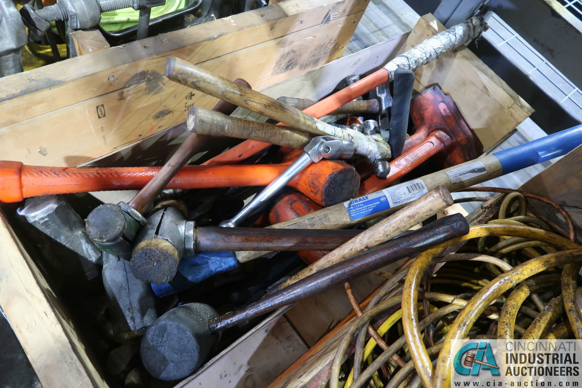 WOOD CRATE MISCELLANEOUS HAMMERS