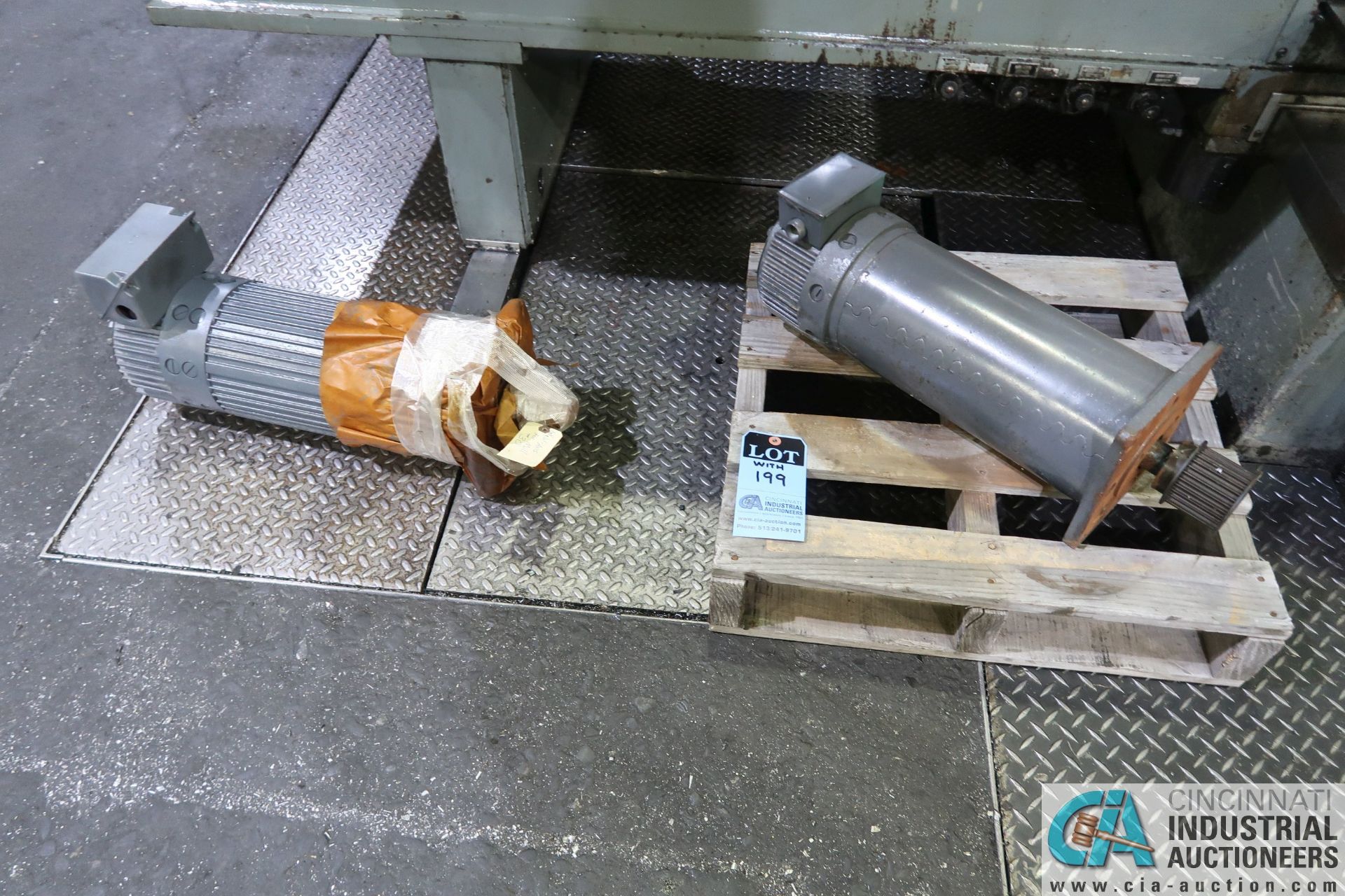 LUCAS MODEL 30-DCP76 CNC HORIZONTAL BORING MILL; S/N 30DC0510, 5' X 7' TABLE, DYNAPATH 50 CONTROL - Image 11 of 18