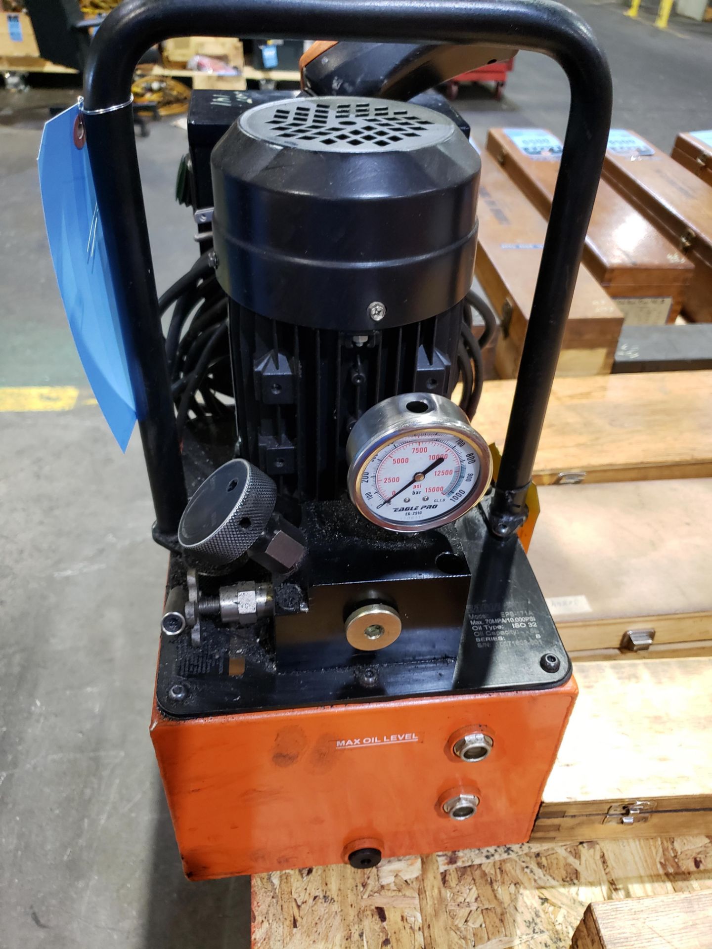 10,000 LB. PSI EAGLE PRO MODEL EPB-171A ELECTRIC HYDRAULIC PUMP WITH (2) HEAVY DUTY HYDRAULIC BOTTLE - Image 2 of 5