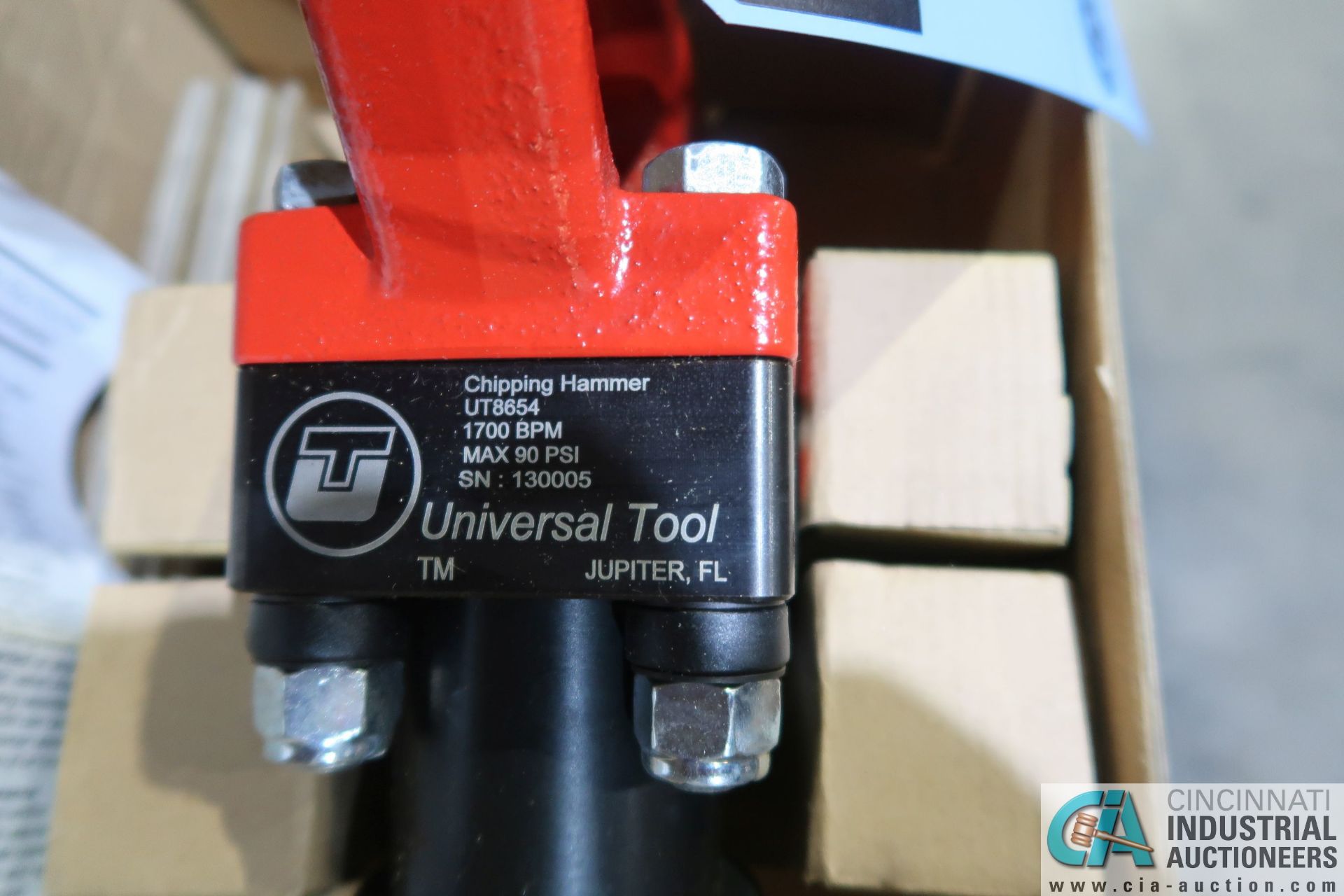 UNIVERSAL TOOL MODEL UT8654 PNEUMATIC 4-BOLT CHIPPING HAMMER - Image 2 of 2