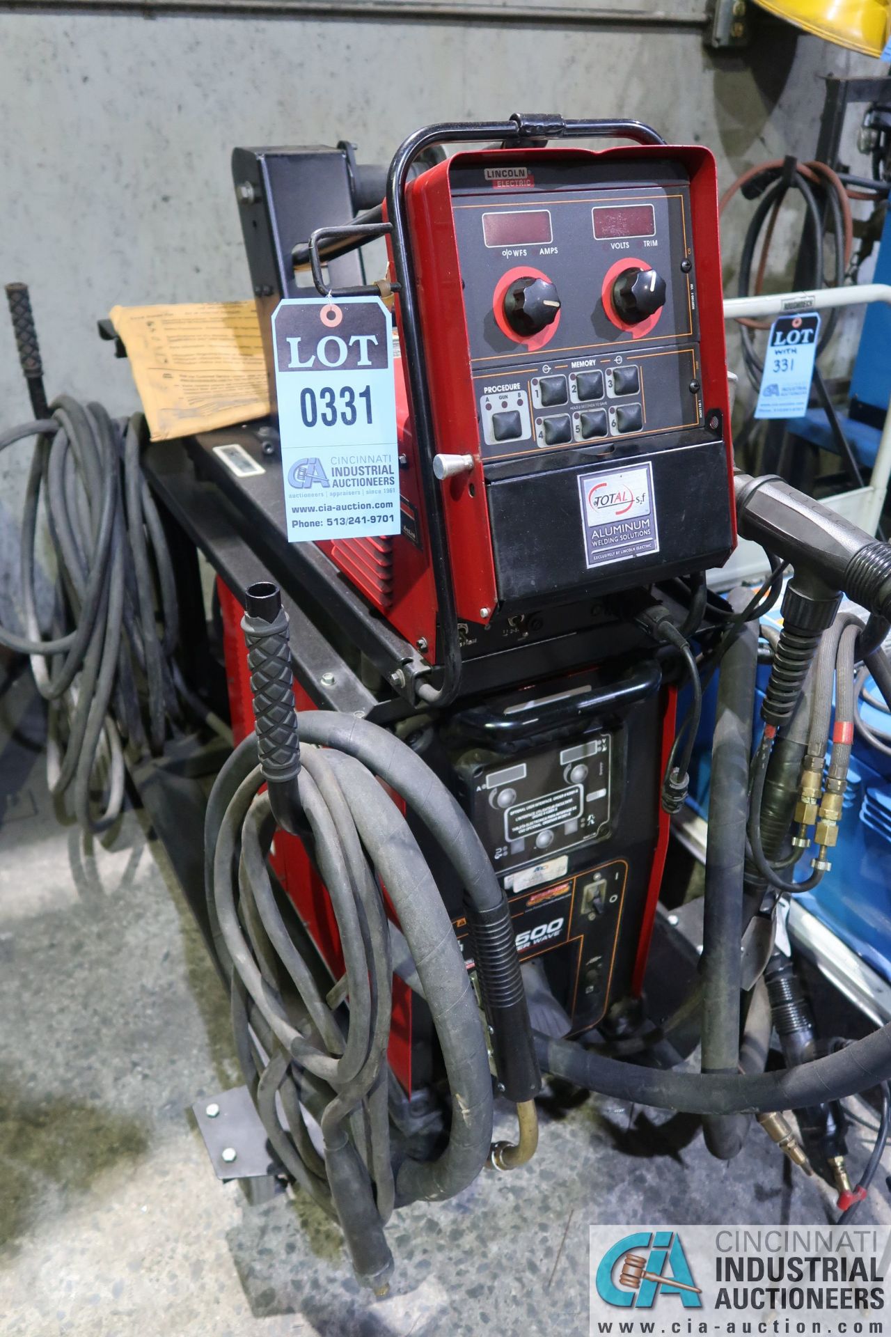 500 AMP LINCOLN ELECTRIC S500 POWERWAVE MIG WELDER; S/N U1120402353, WITH LINCOLN ELECTRIC M-10 - Image 2 of 6