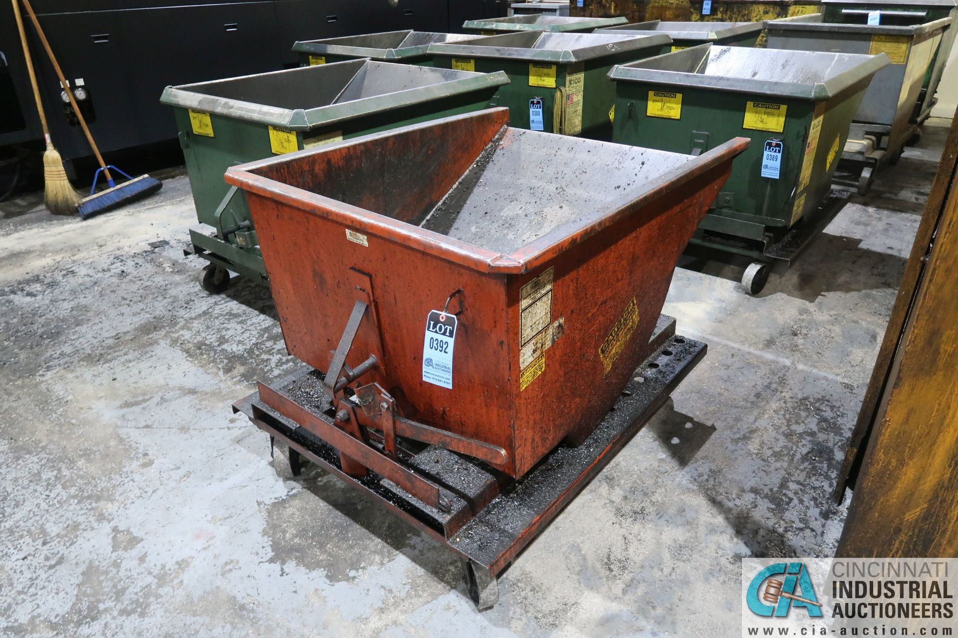 1/2 CUBIC YARD MECO PORTABLE SELF-DUMPING HOPPER