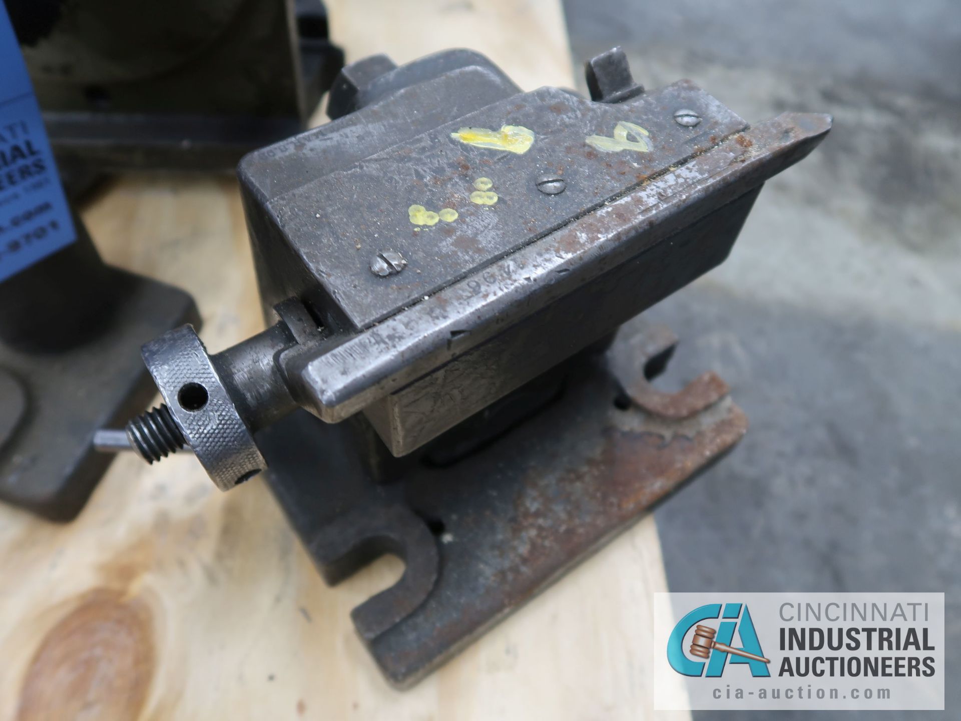 5" 4-JAW DIVIDING HEAD ATTACHMENT WITH TAIL STOCK - Image 8 of 8