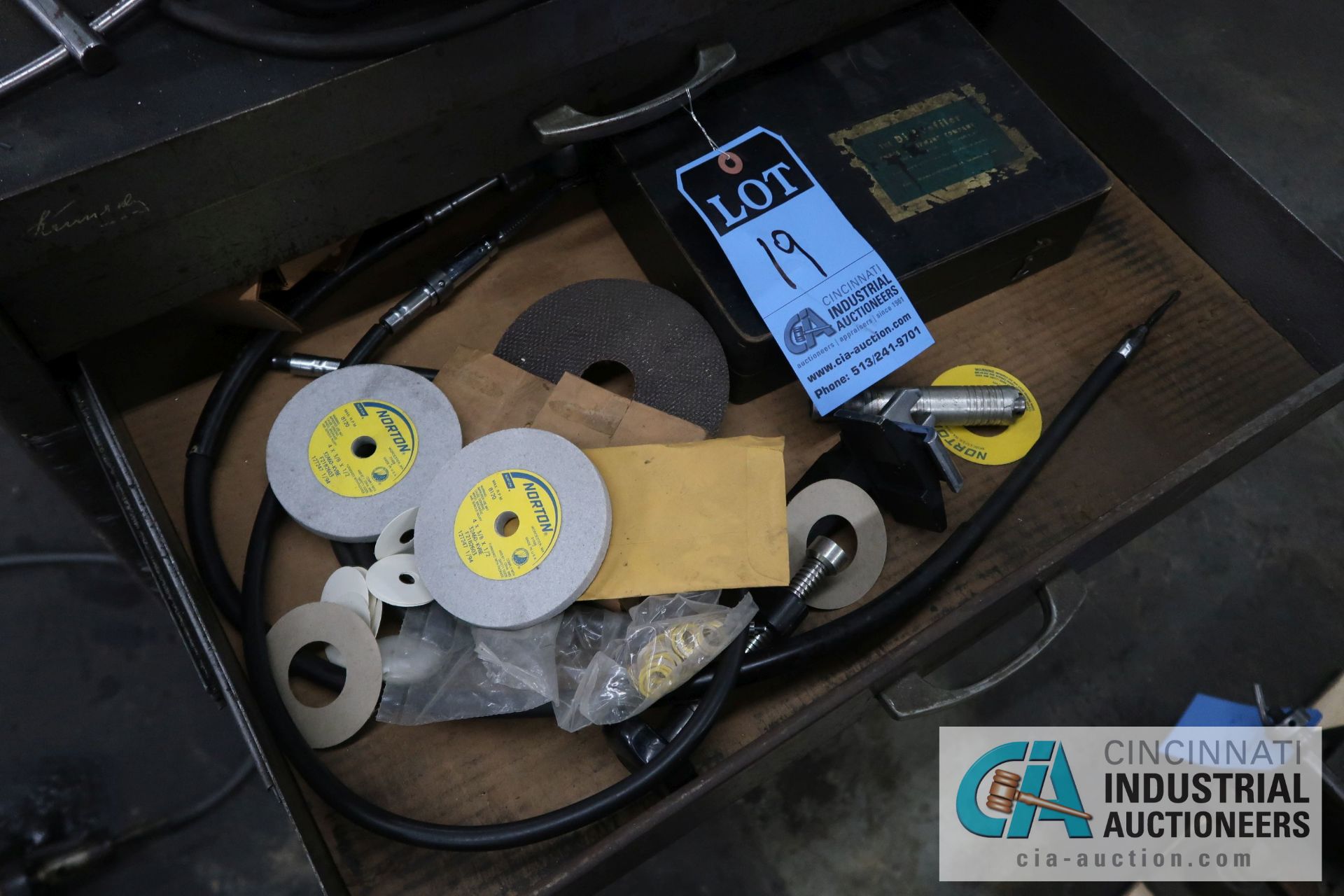 3-DRAWER KENNEDY TOOLBOX WITH GRINDING WHEELS AND ACCESSORIES - Image 3 of 5