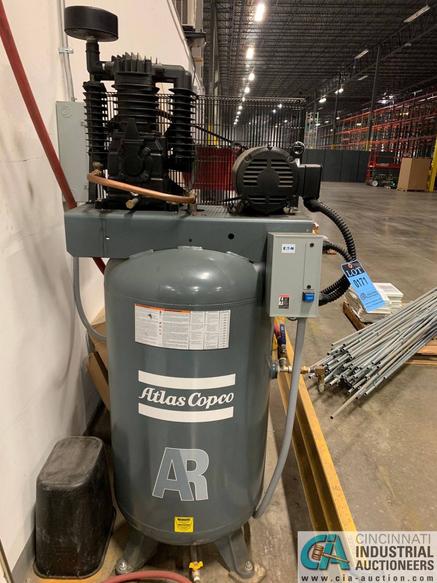 ATLAS 7.5 HP COPCO MODEL AR-7.5 VERTICAL TANK AIR COMPRESSOR; S/N HP950537, 3-PHASE - Image 2 of 6