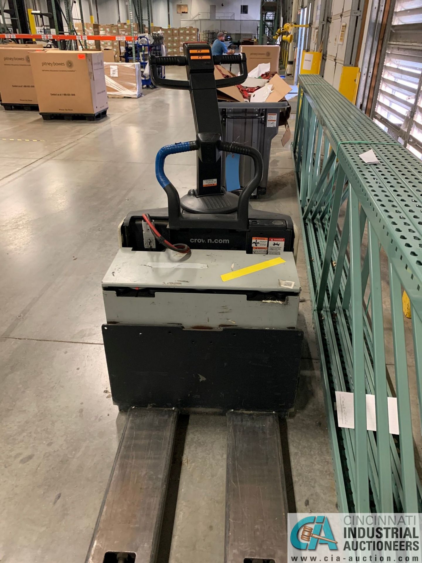 6,000 LB. CROWN MODEL PE-4000-60 RIDER TYPE ELECTRIC PALLET TRUCK; S/N 6A247534, NO KEY *OUT OF - Image 5 of 8