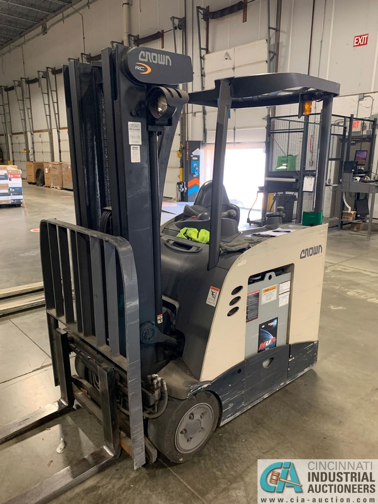 3,500 LB. CROWN MODEL RC5535-35 STAND UP ELECTRIC LIFT TRUCK; S/N 1A330921, APPROX. 6,389 HOURS - Image 2 of 10