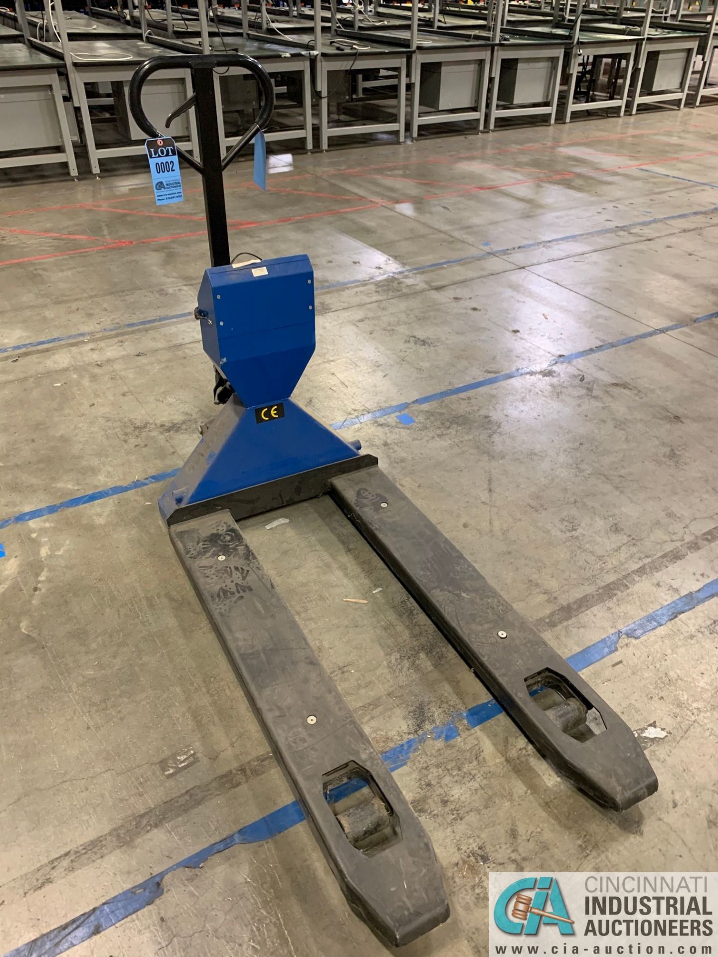 5,500 LB. CAPACITY GLOBAL TYPE B HAND HYDRAULIC PALLET TRUCK WITH METTLER-TOLEDO DRO SCALE