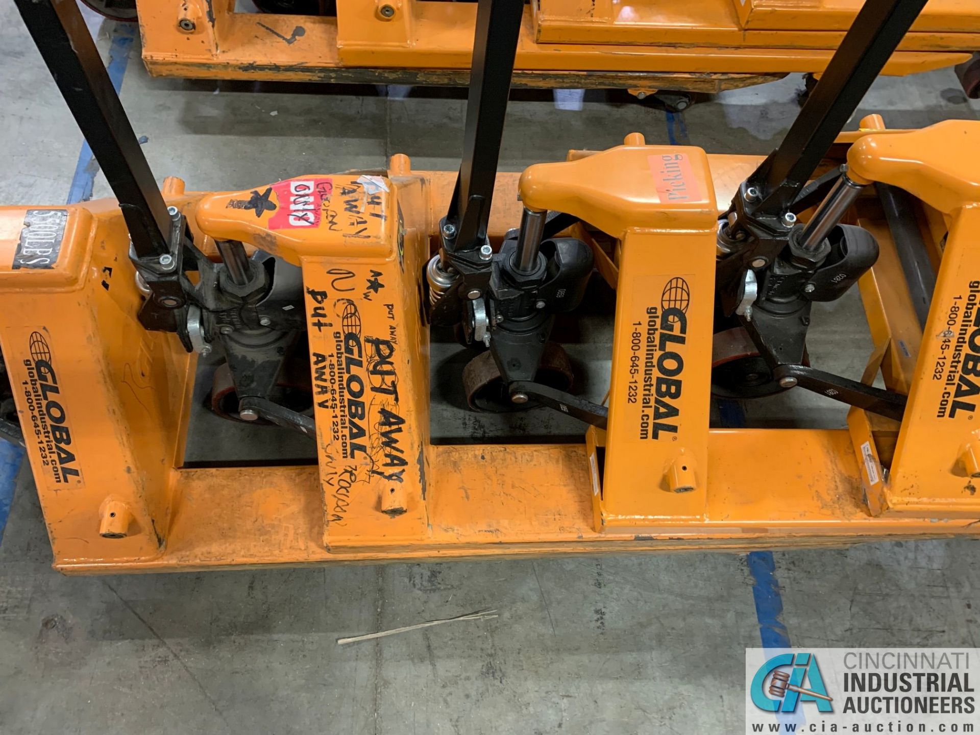 5,500 LB. CAPACITY GLOBAL HAND HYDRAULIC PALLET TRUCKS - Image 5 of 5