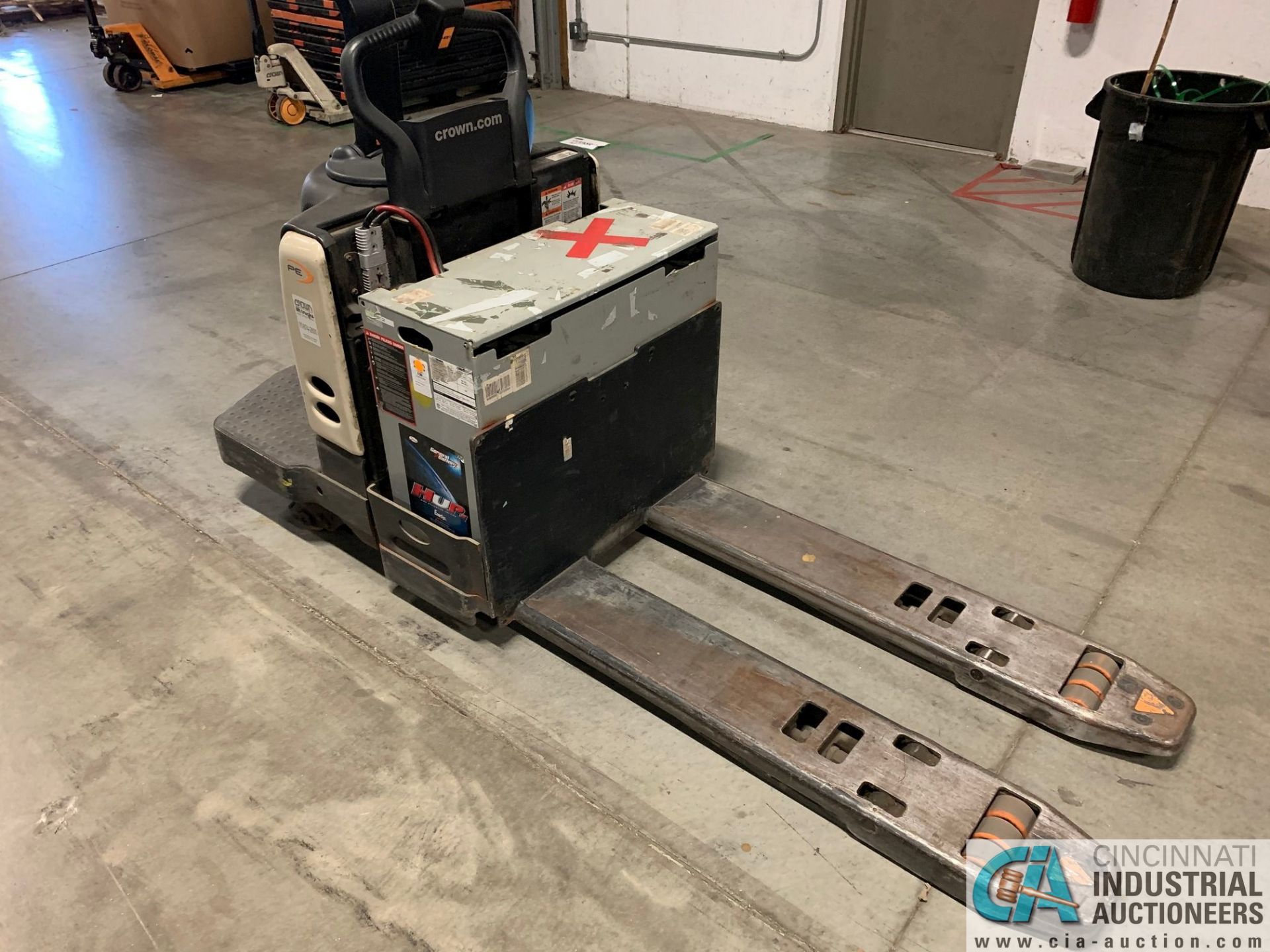 6,000 LB. CROWN MODEL PE-4500-60 RIDER TYPE ELECTRIC PALLET TRUCK; S/N 6A2266154, APPROX. 5,187 - Image 3 of 8