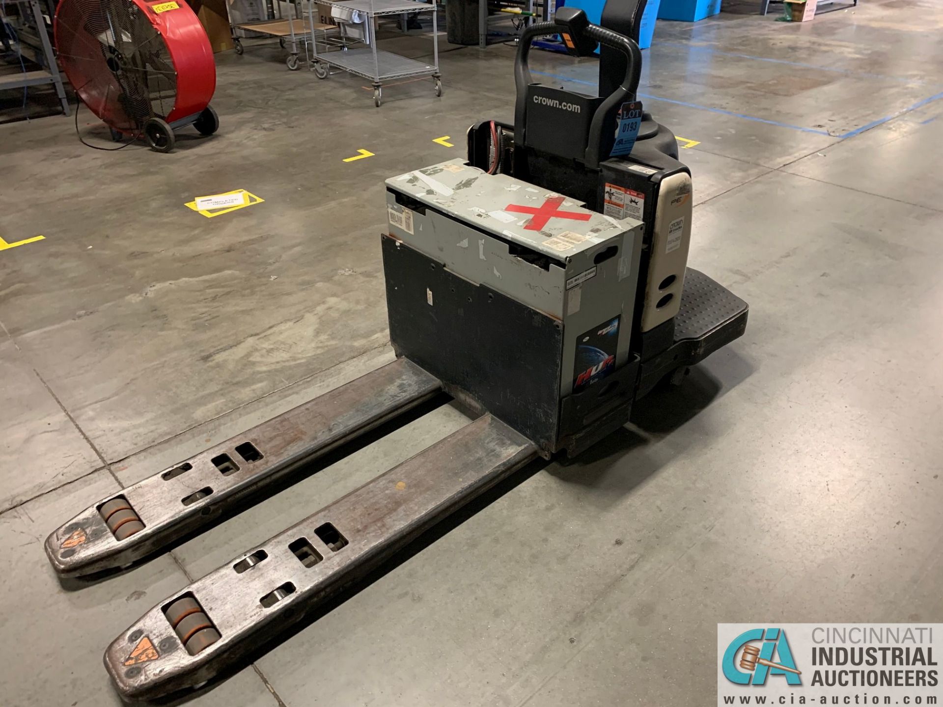 6,000 LB. CROWN MODEL PE-4500-60 RIDER TYPE ELECTRIC PALLET TRUCK; S/N 6A2266154, APPROX. 5,187 - Image 4 of 8