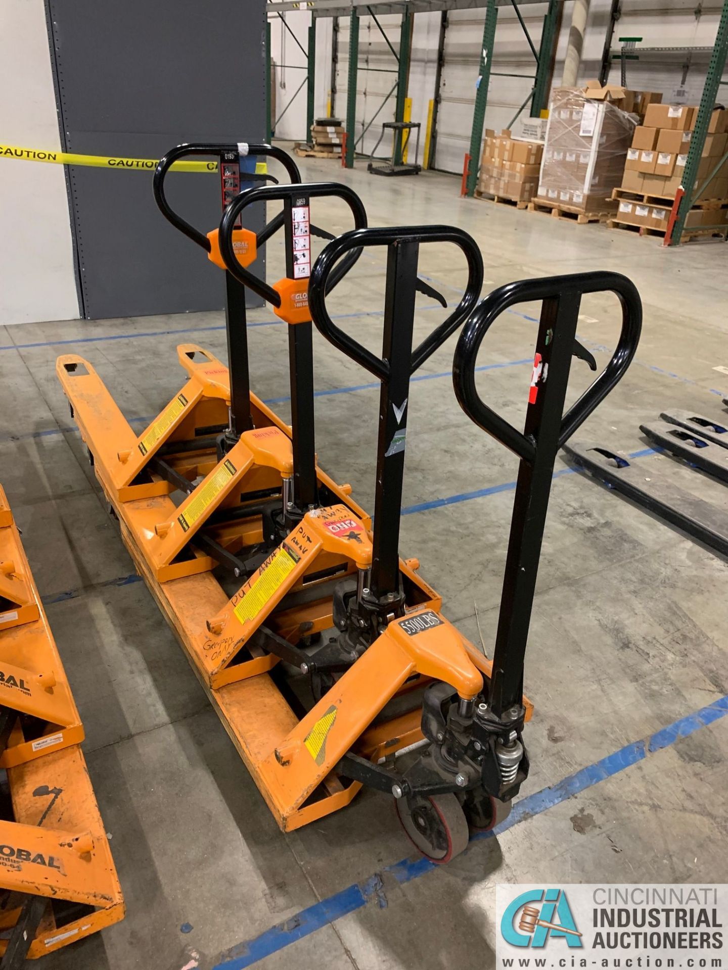 5,500 LB. CAPACITY GLOBAL HAND HYDRAULIC PALLET TRUCKS - Image 4 of 5