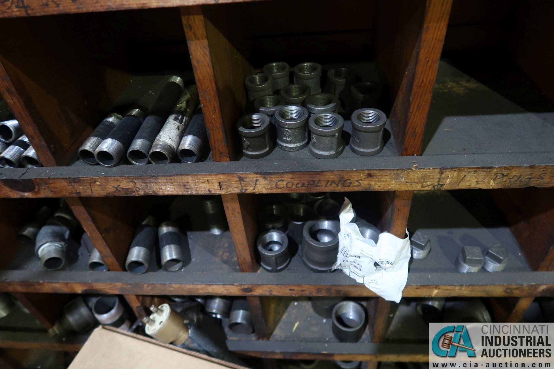 (LOT) LARGE ASSORTMENT BLACK IRON PIPE AND ELECTRICAL HARDWARE OF REDUCERS, FITTINGS, PLUGS, - Image 15 of 25