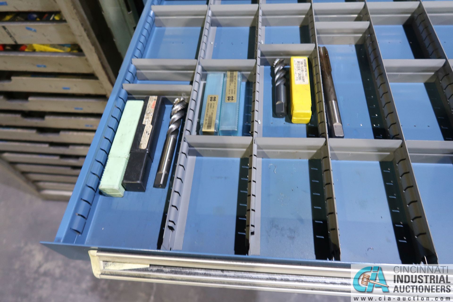 15-DRAWER VIDMAR TOOL CABINET AND CONTENTS WITH MISCELLANEOUS CARBIDE END MILLS, DIAMOND GRINDING - Image 3 of 12