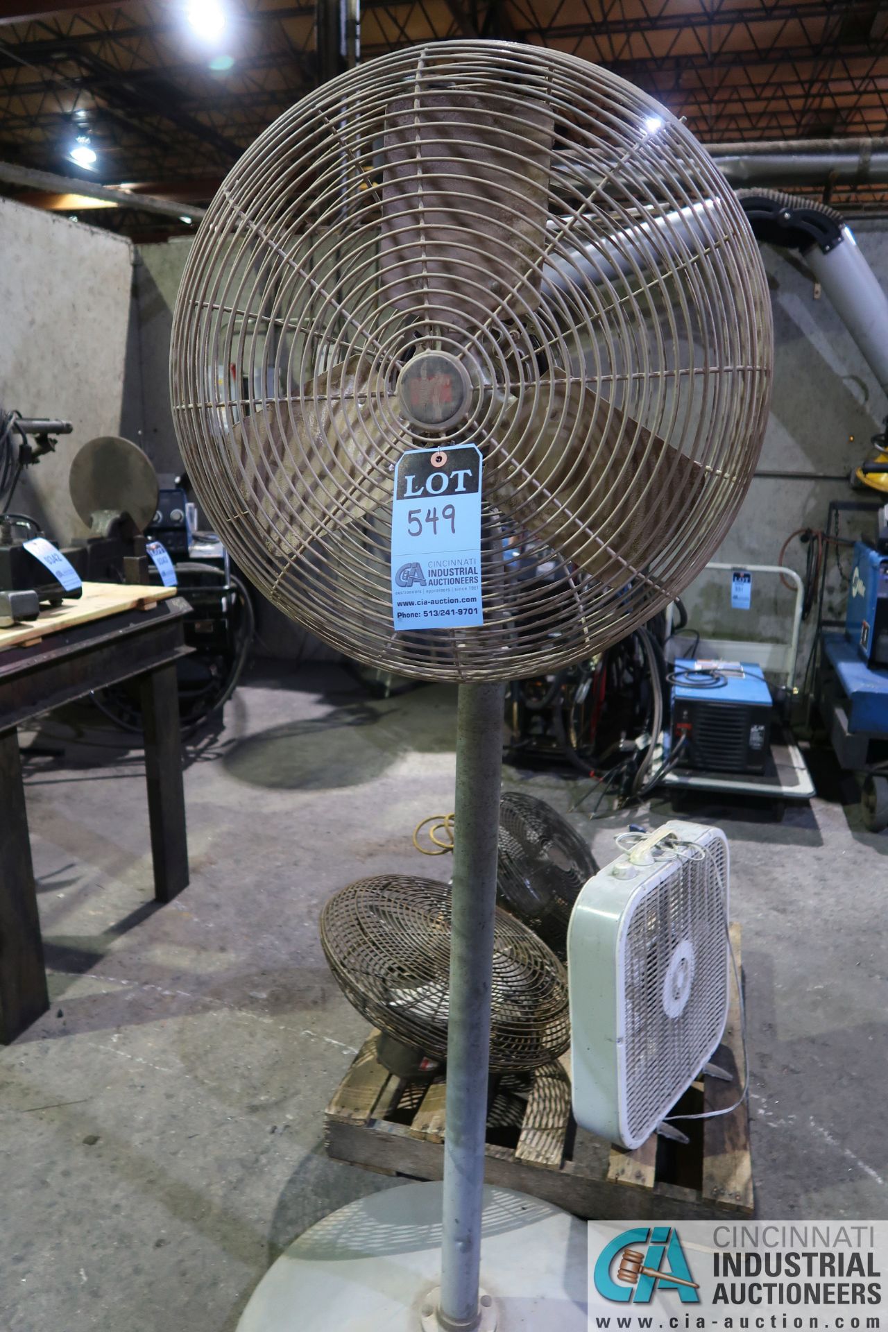 20" DIAMETER INDUSTRIAL DUTY PEDESTAL AIR CIRCULATOR