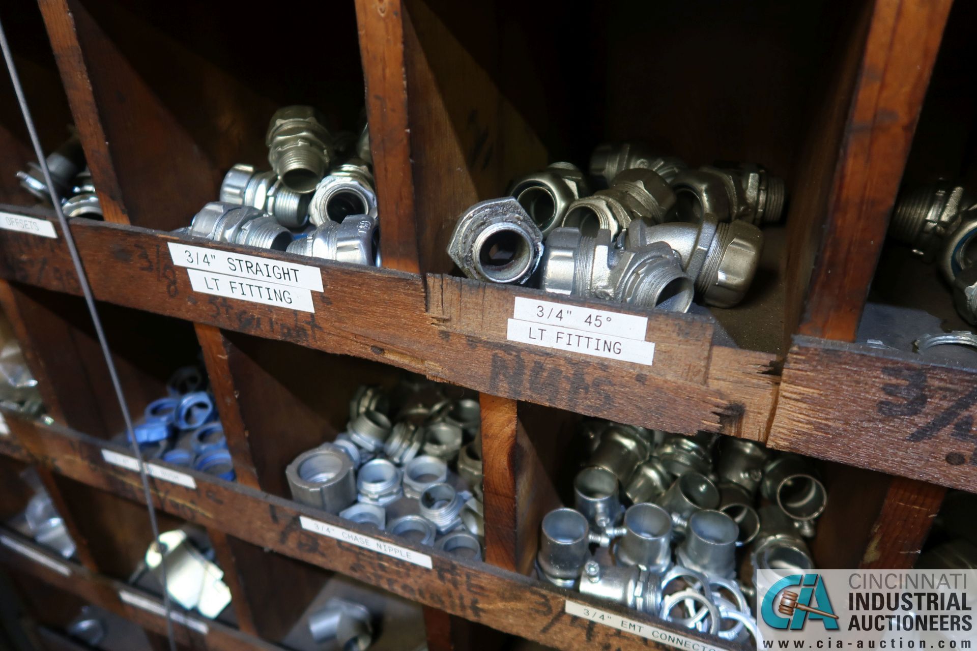 (LOT) LARGE ASSORTMENT BLACK IRON PIPE AND ELECTRICAL HARDWARE OF REDUCERS, FITTINGS, PLUGS, - Image 5 of 25